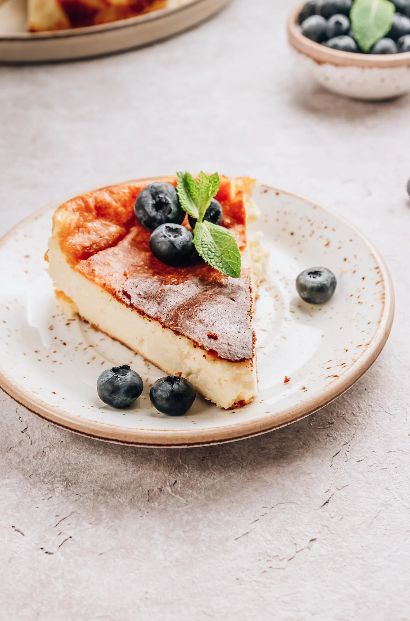 Fruit salad cheesecake slice