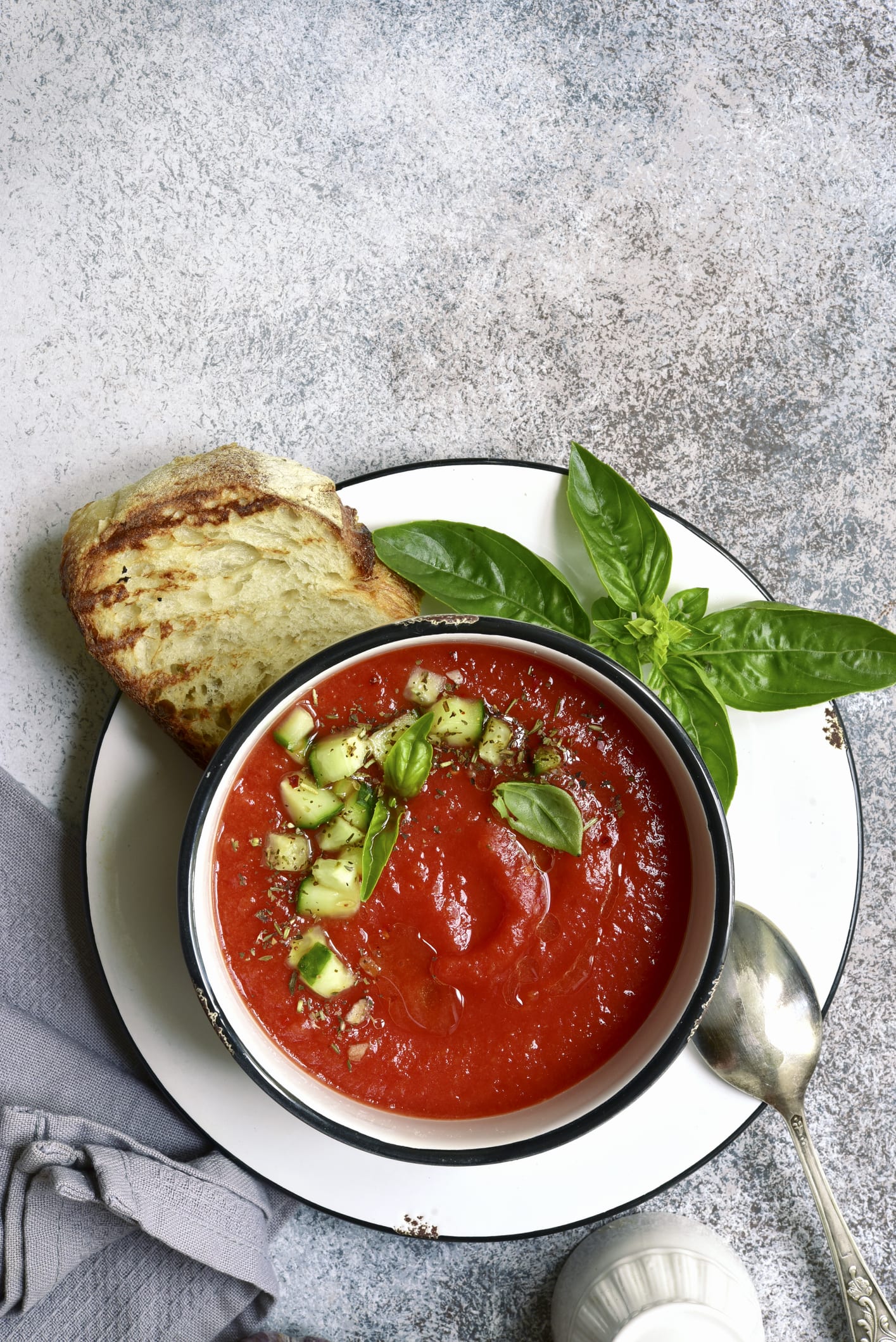 メイン食材ひとつの簡単ガスパチョ「サルモレホ」