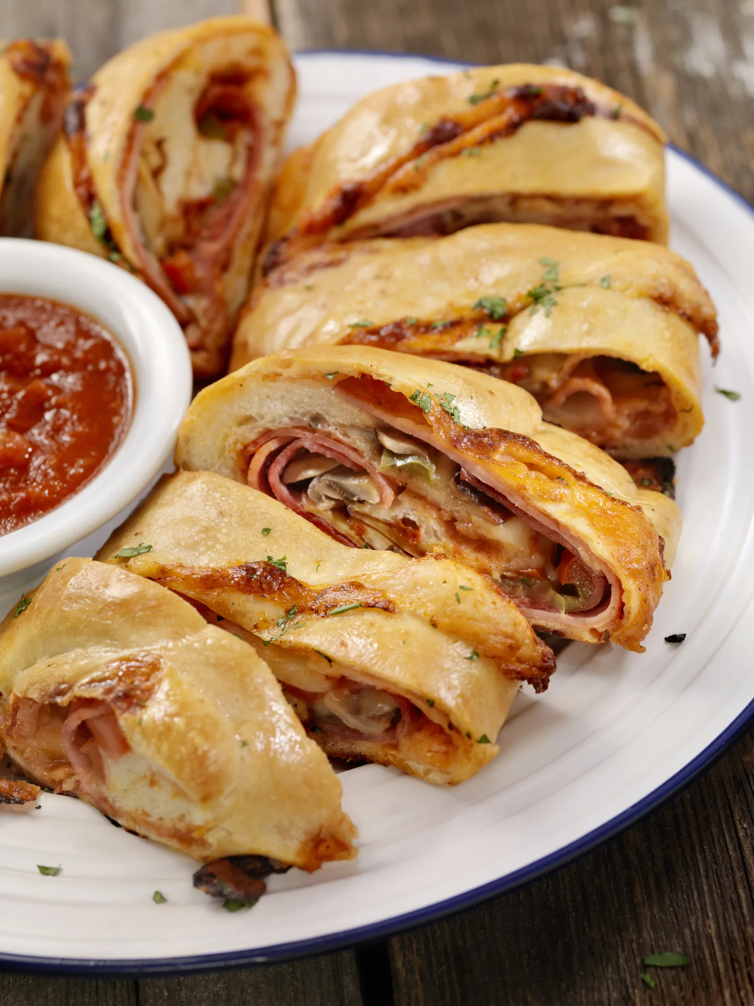 Chiamatela pizza, anche se non lo è: quali sono le “pizze non pizze” d’Italia