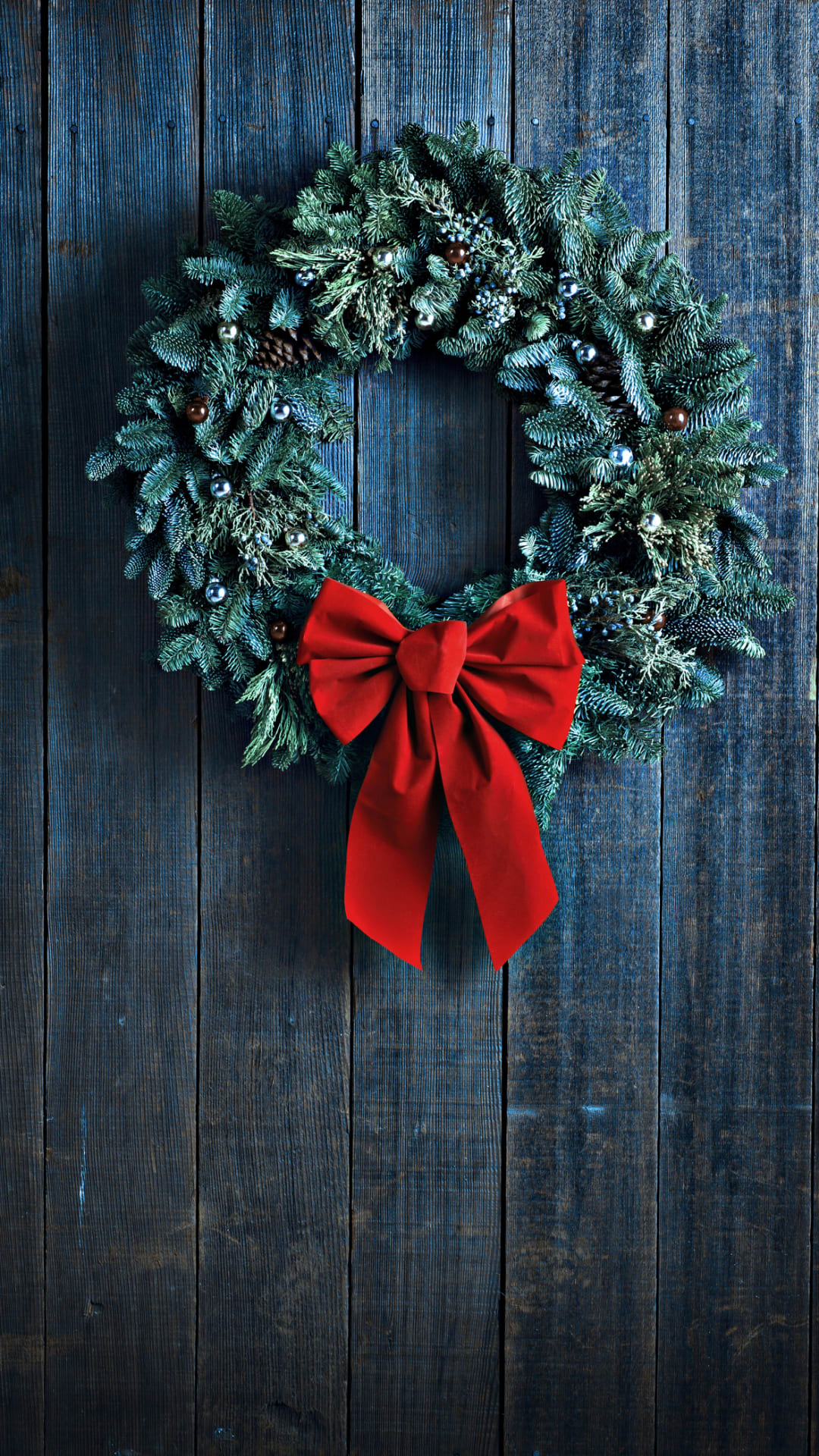 How to hang a Christmas wreath without damaging your door