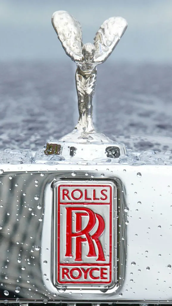 ประวัติ Rolls-Royce ตำนานรถหรู มาจากหนุ่มรวยพบกับอัจริยะฐานะจน ตั้งใจทำรถให้ดีสุดในโลก