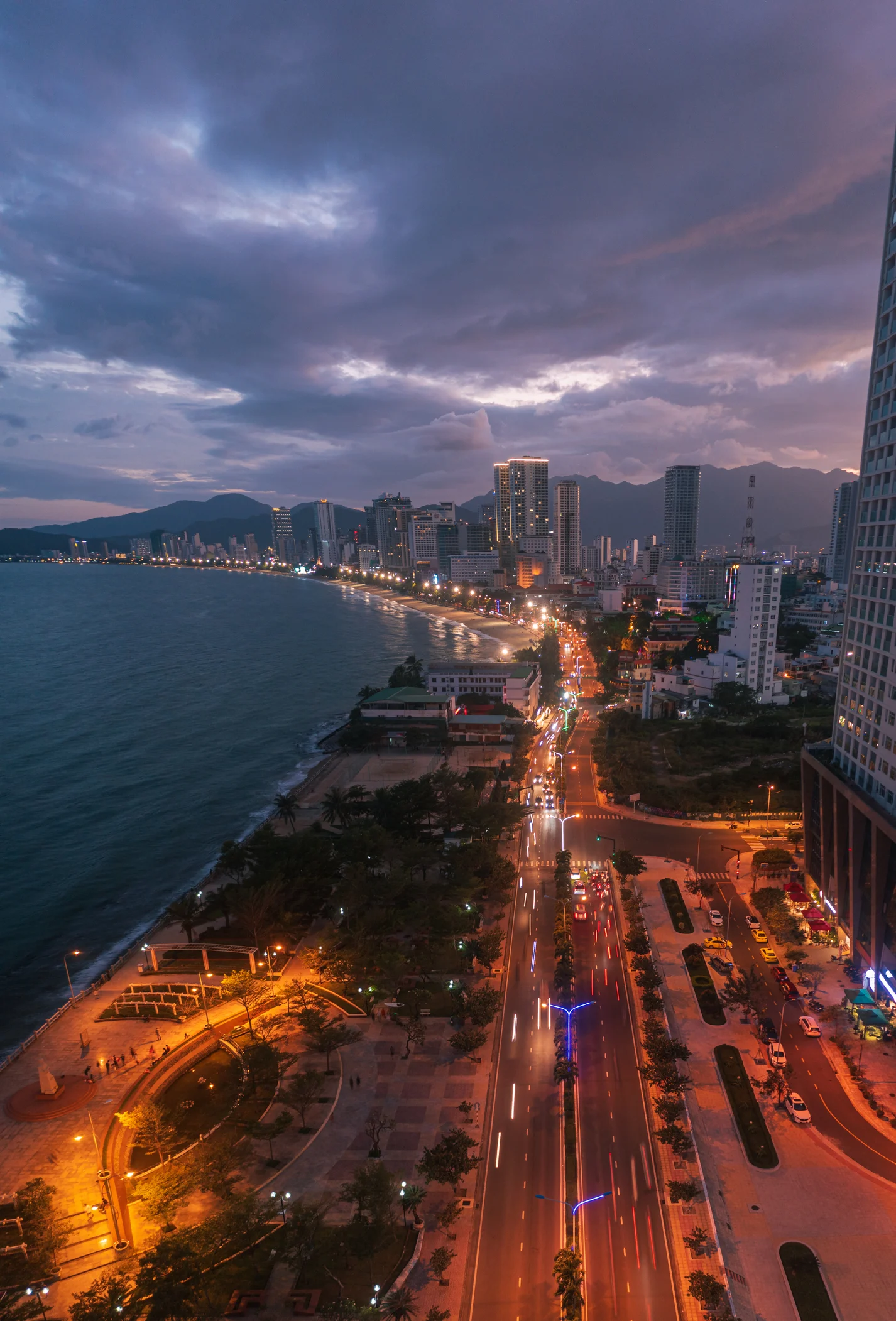 Khu resort chắn biển Nha Trang ngừng đón khách, trả lại bãi biển