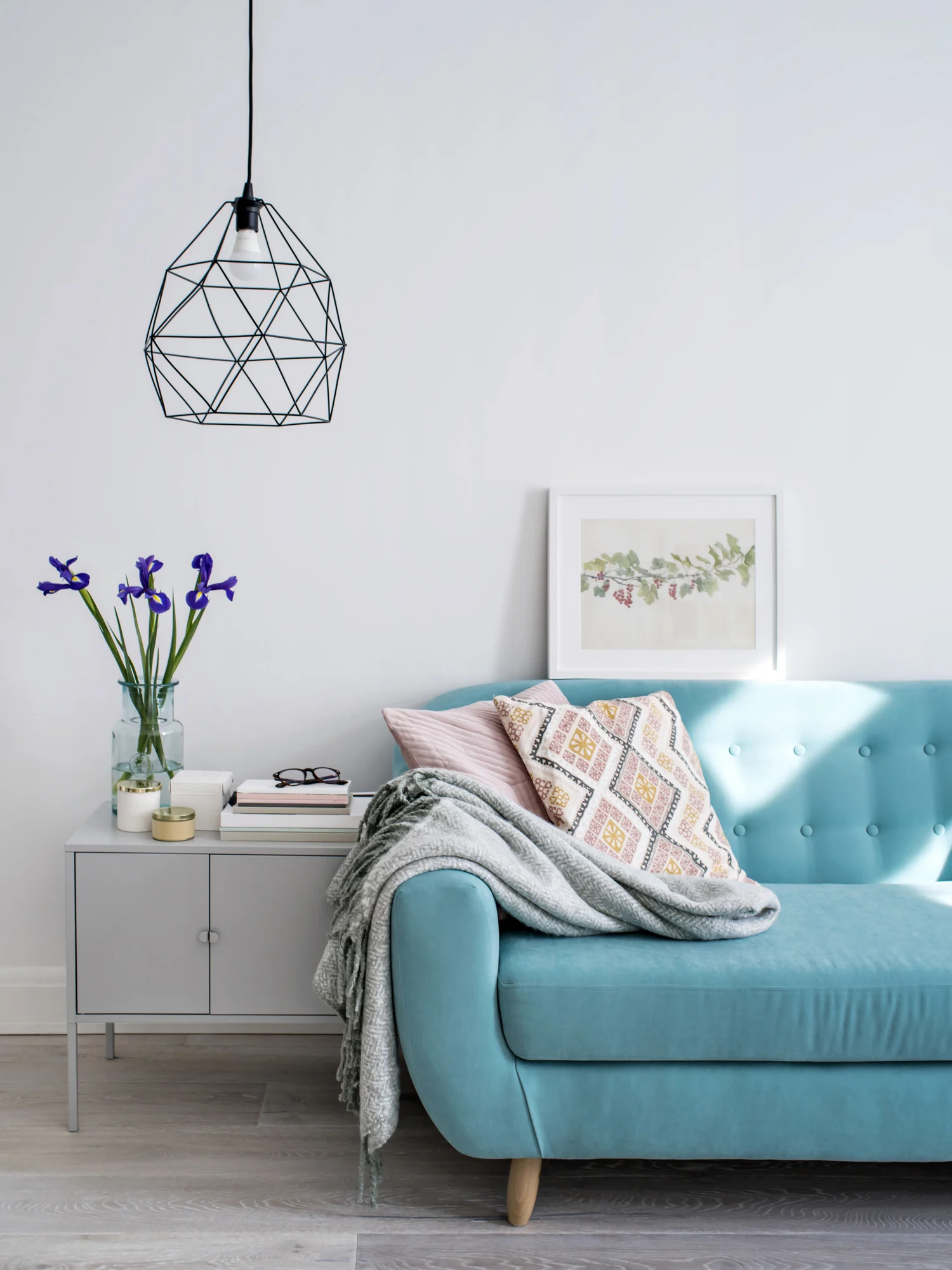 「部屋の照明を小まめに消す」は本当に節電になる？　電気代を抑えるコツとは？