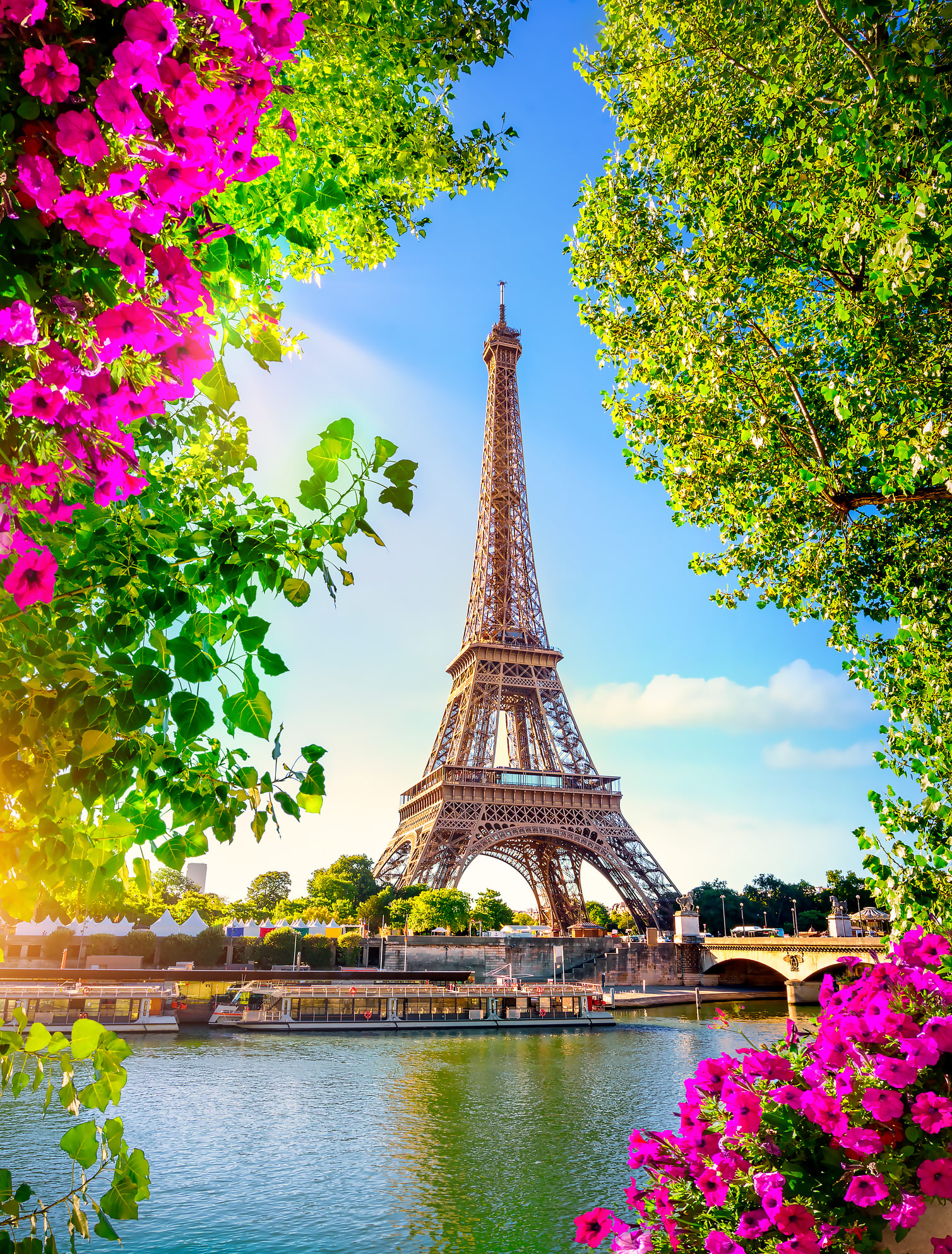 I tuffi da grandi altezze arrivano anche davanti alla torre Eiffel