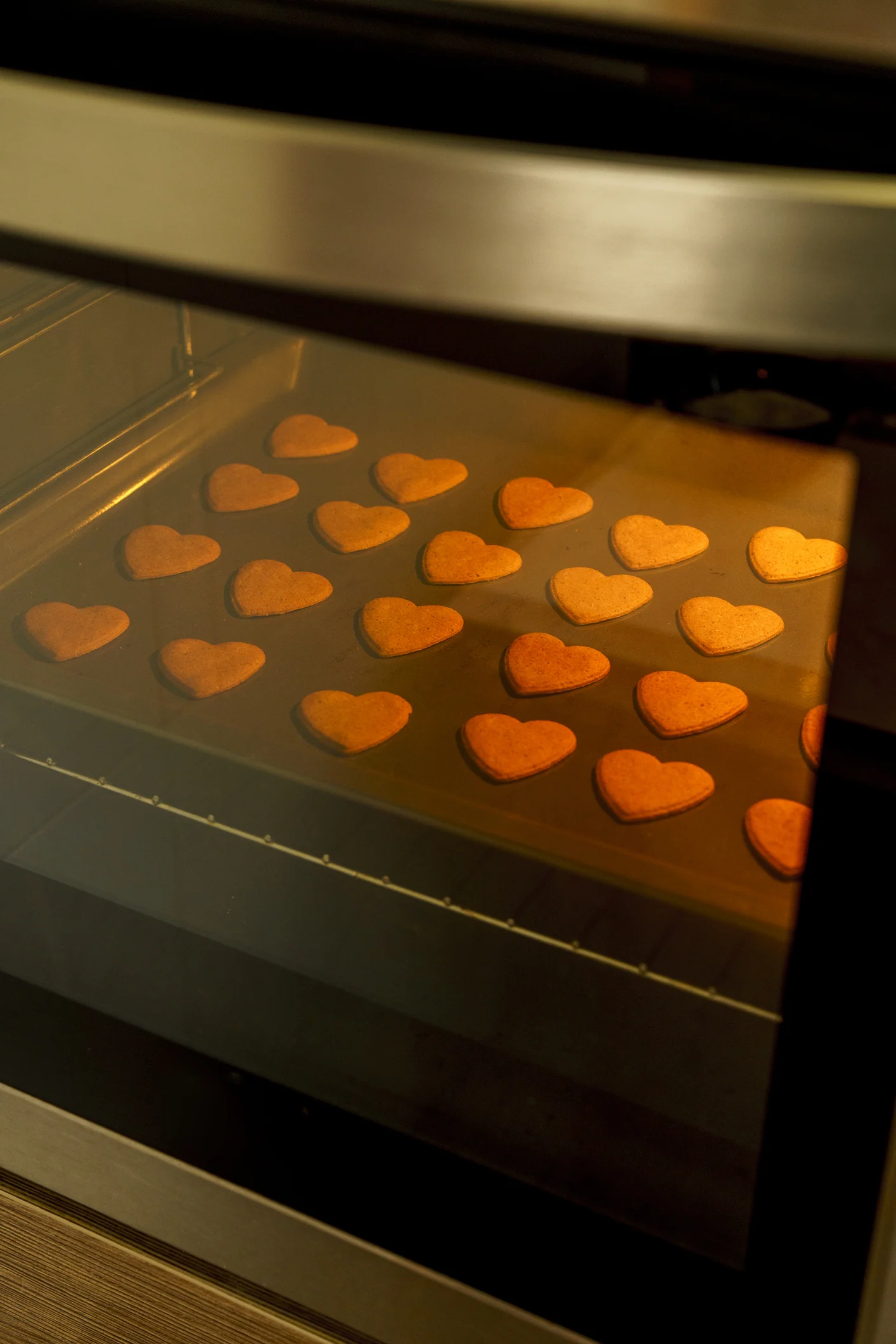 Mums share clever 10p hack to get ovens sparkling clean