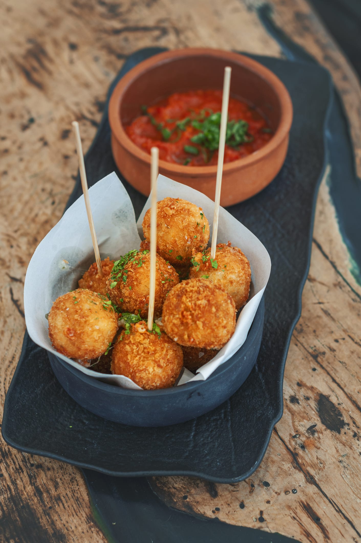 「牛乳」が「カニクリームコロッケ」に!? 食べ物の“見た目”と“味”を変える装置を開発…どれくらい本物そっくりなのか聞いた