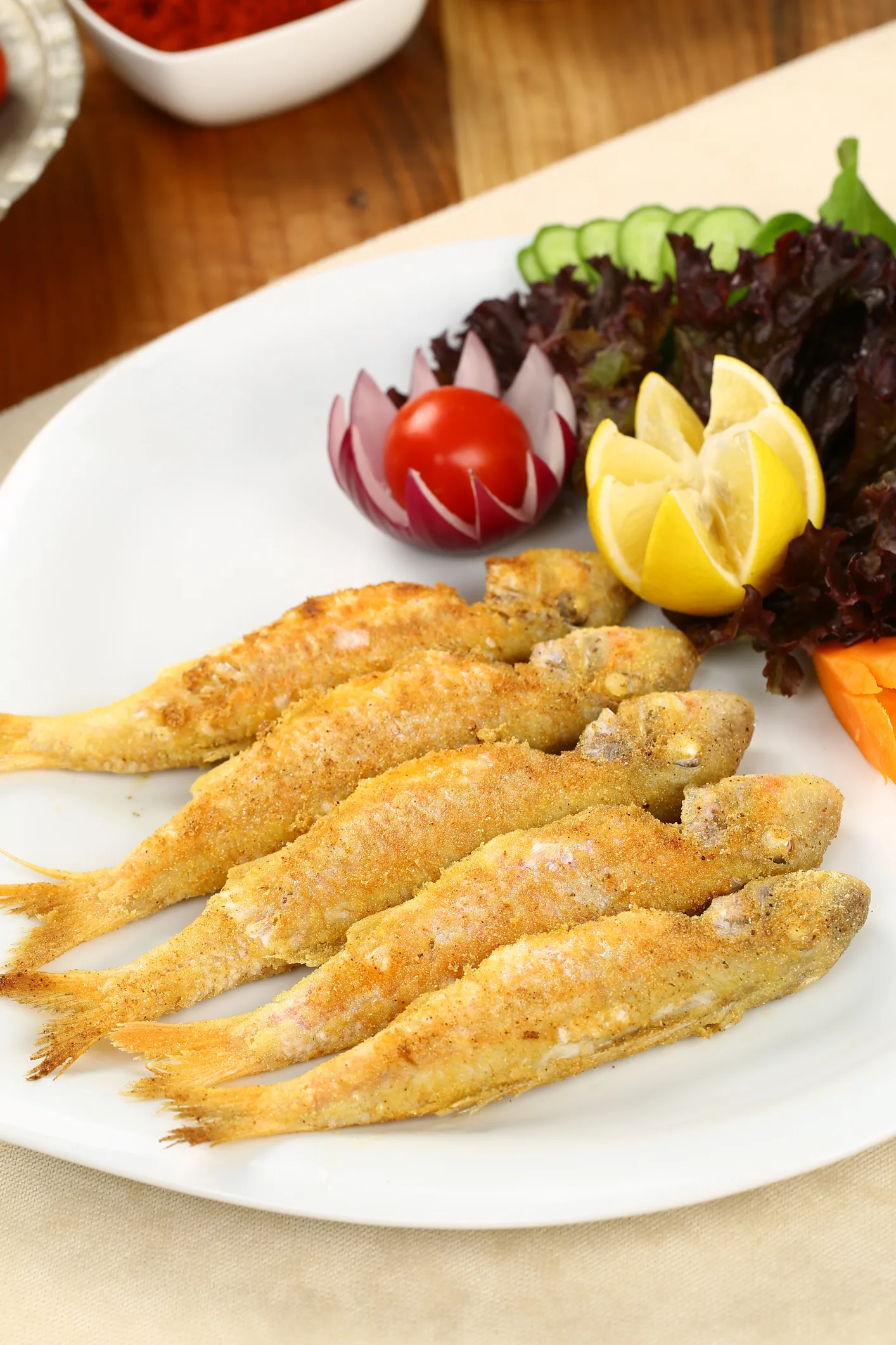 เส้นทางอาชีพผู้สูงอายุ “ลุงกับป้า ปลาไข่ทอด” ขายตัวละ5บาท กำไรหลักแสนบาท/เดือน
