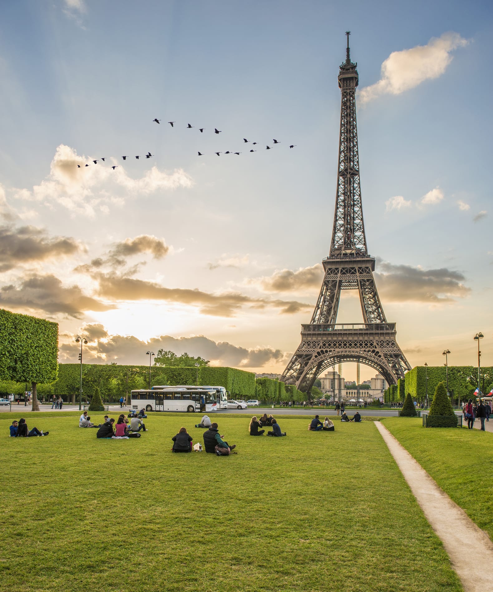 Tháp Eiffel cao thêm 6 mét