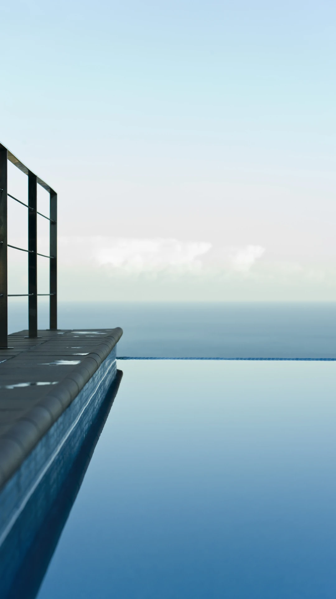 7 of the most incredible infinity pools around the world