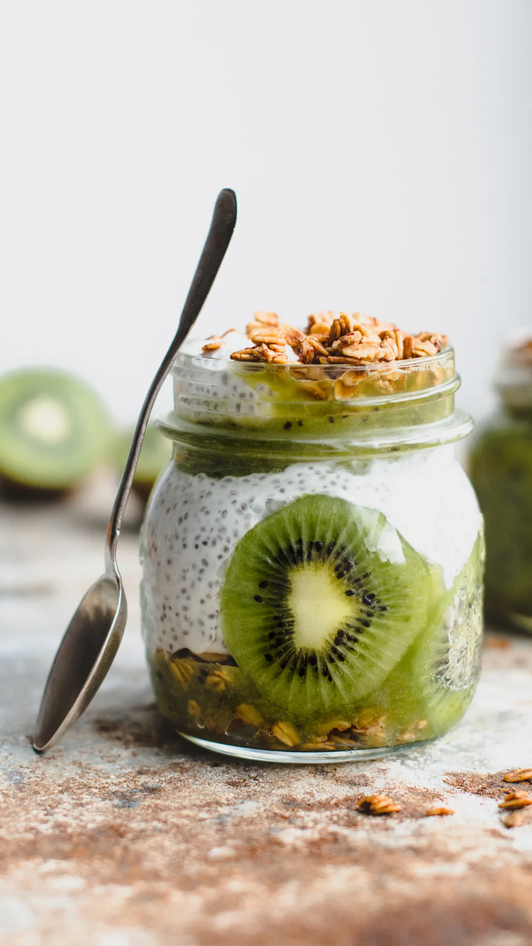 Pudín de cereales, fruta y yogurt para iniciar el desayuno con energía y de forma fácil