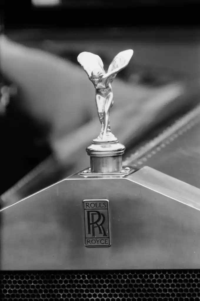 ประวัติ Rolls-Royce ตำนานรถหรู มาจากหนุ่มรวยพบกับอัจริยะฐานะจน ตั้งใจทำรถให้ดีสุดในโลก