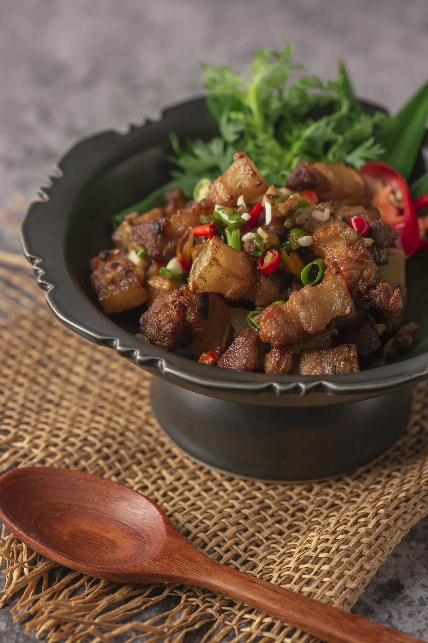 “หมูกรอบคั่วพริกเกลือ” เนื้อนุ่มหนังฟูกรอบ