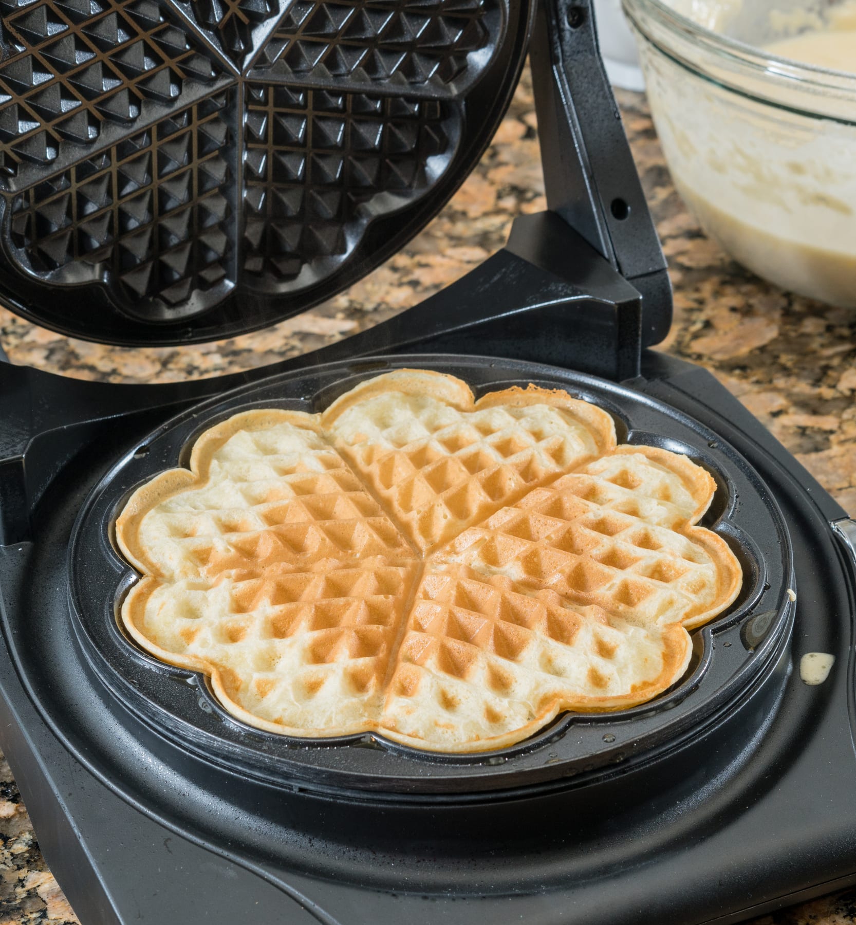 Waffeleisen reinigen: Mit diesen Tricks klappt's ganz einfach