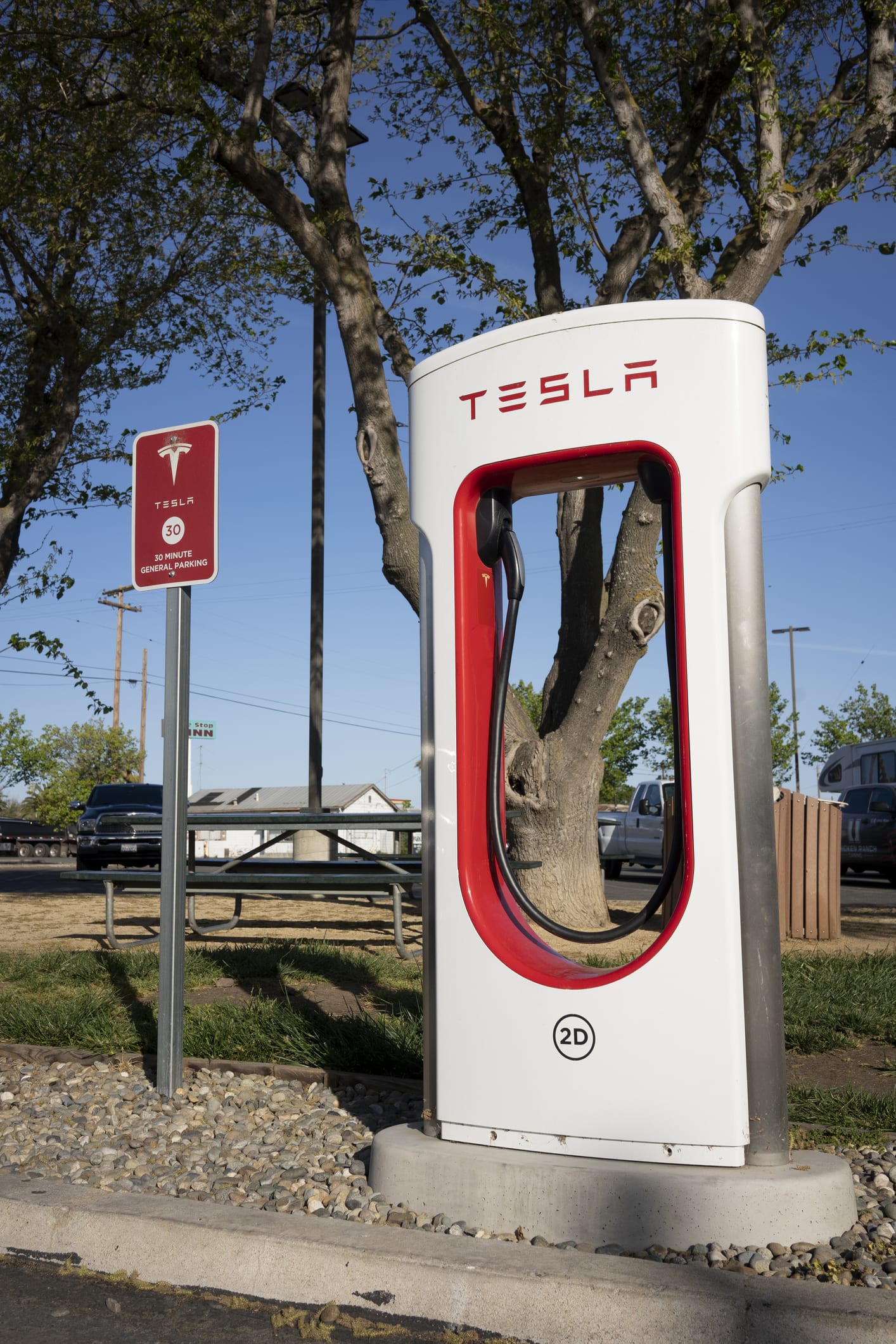 Teslas Supercharger öffnen für alle E-Autos: Hier könnt ihr schon laden