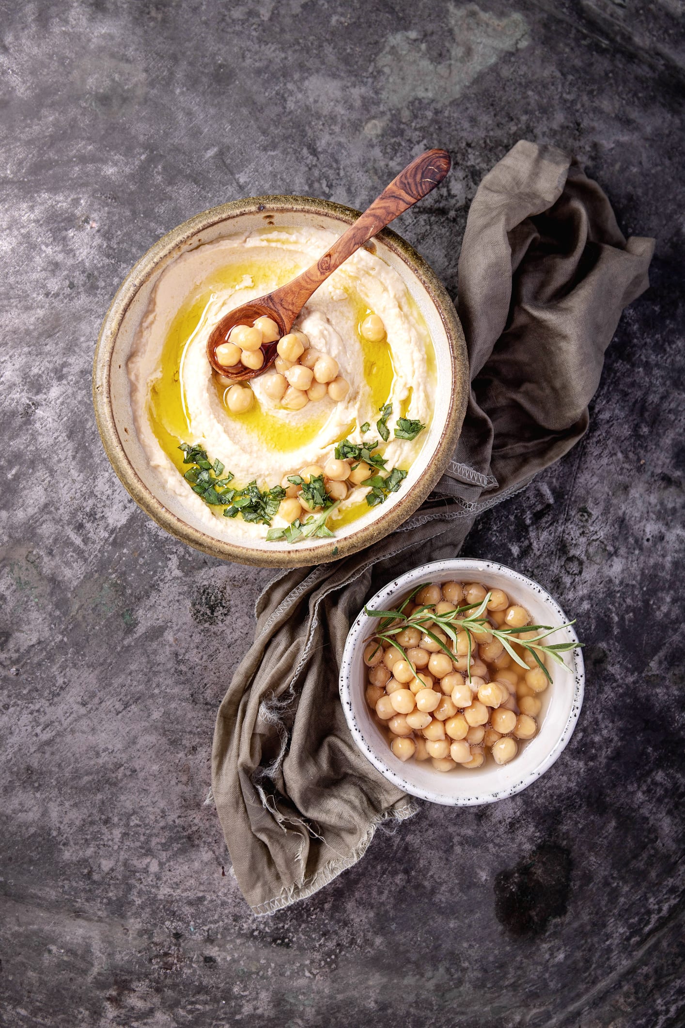 Esta es la receta de hummus de garbanzos casero con el truco secreto de los restaurantes libaneses