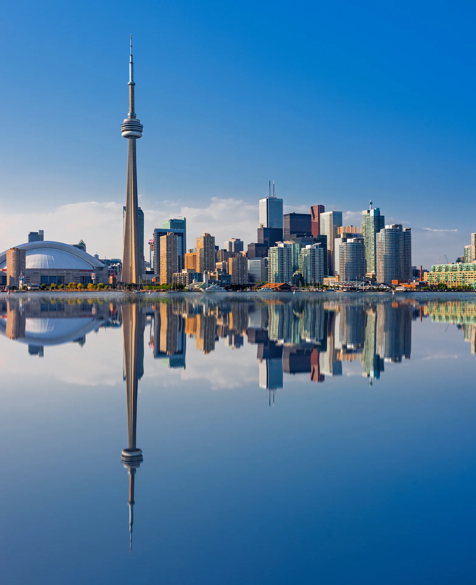 Tres edificios icónicos de Toronto que debes conocer en tu viaje