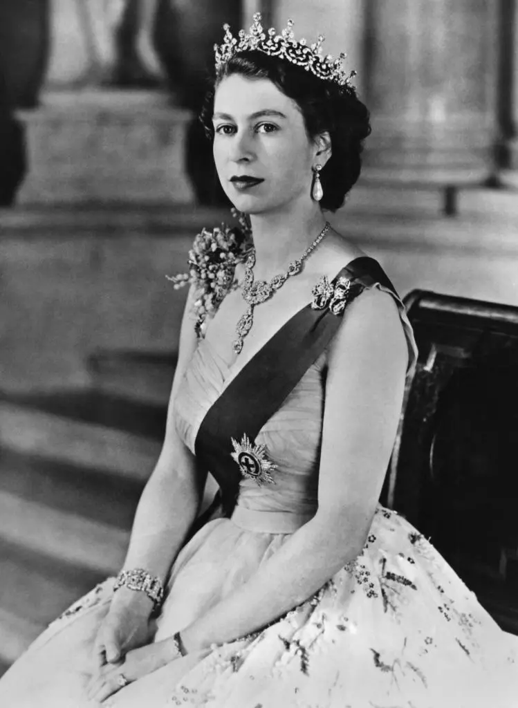 The history of the Queen Mother’s crown bearing the Koh-i-Noor
