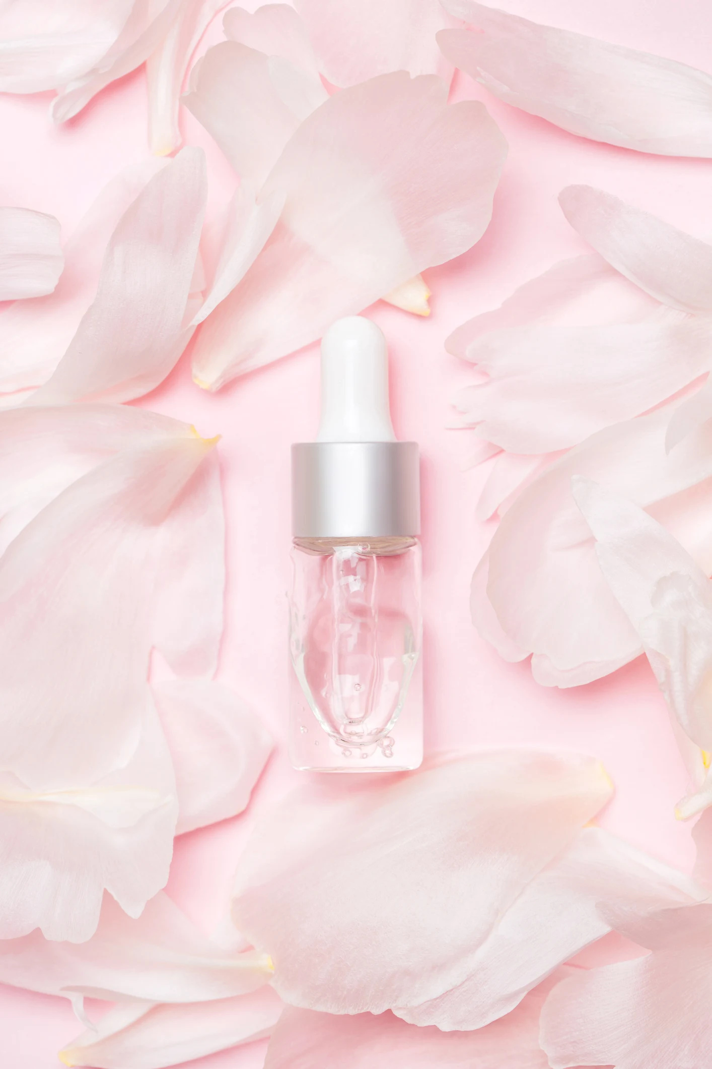 فوائد زيت الورد للوجه قبل النوم