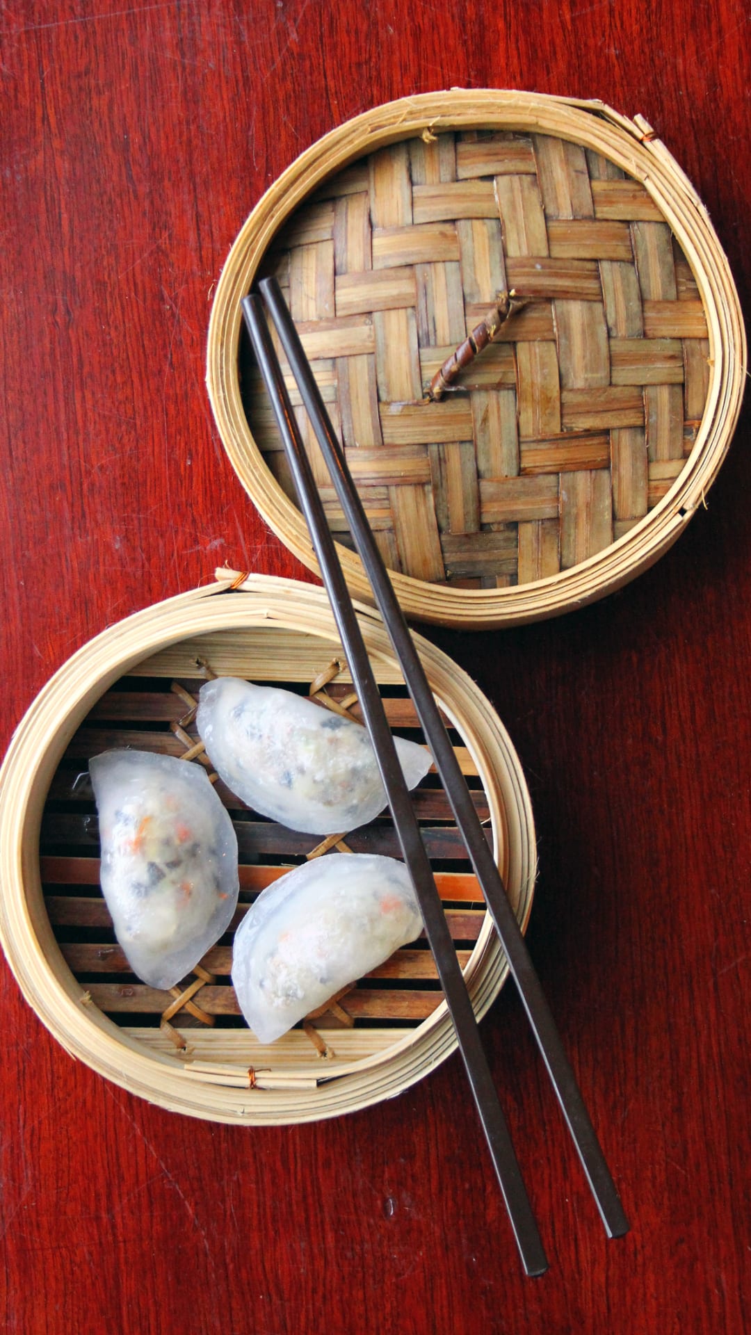 「餃子に何つけて食べる?」調味料ランキング、東西の1位は?少数派には、衝撃のあの調味料が…