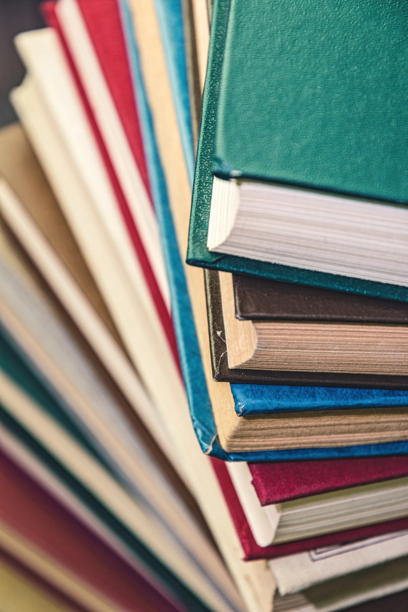 Bücher entsorgen: Das sind gute Alternativen zum Wegwerfen