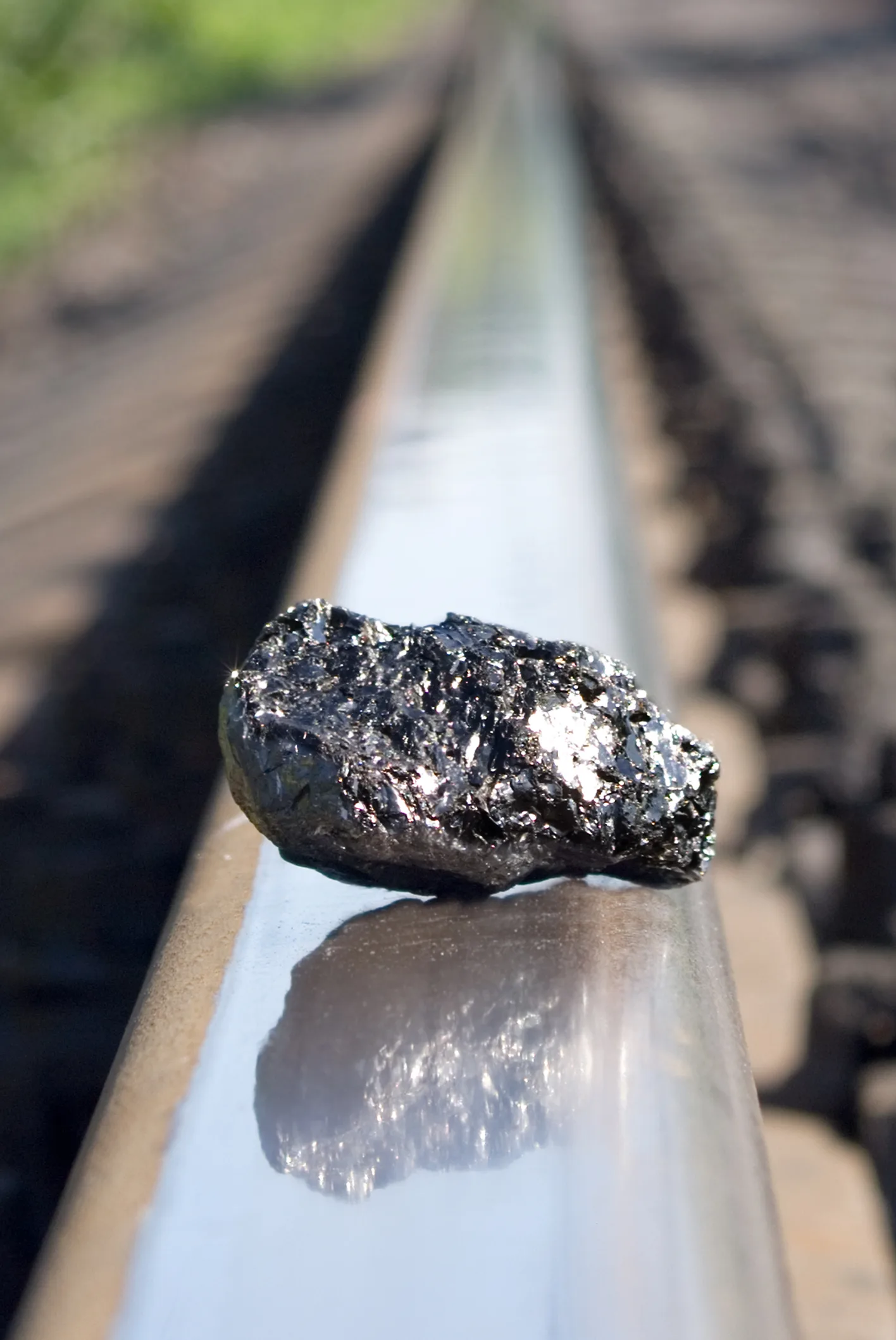 What gives bold black diamonds their captivating midnight hue?