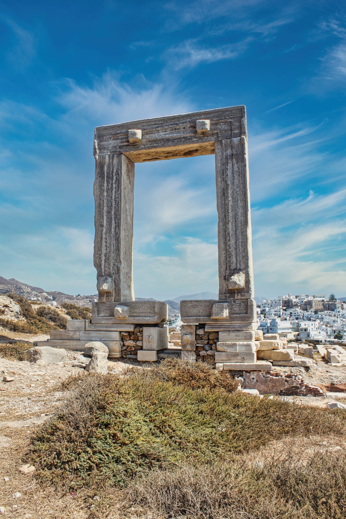 Εντυπωσιακές σουίτες, μπαρ με πανοραμική θέα, ένα εκτυφλωτικό ηλιοβασίλεμα: Tα ρομαντικά σποτ της Νάξου