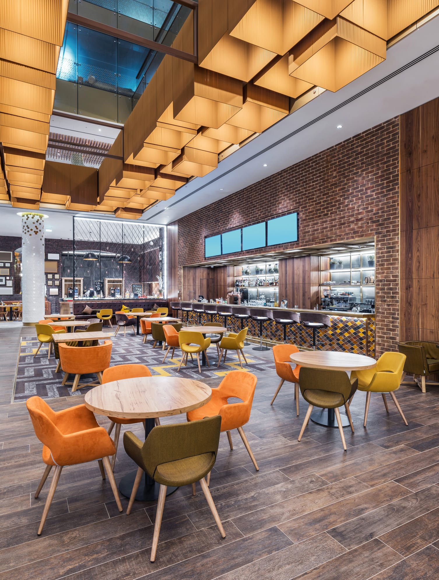 東洋大学「日本一の学食」運営会社、大学が年4カ月休業でも利益が出る秘密