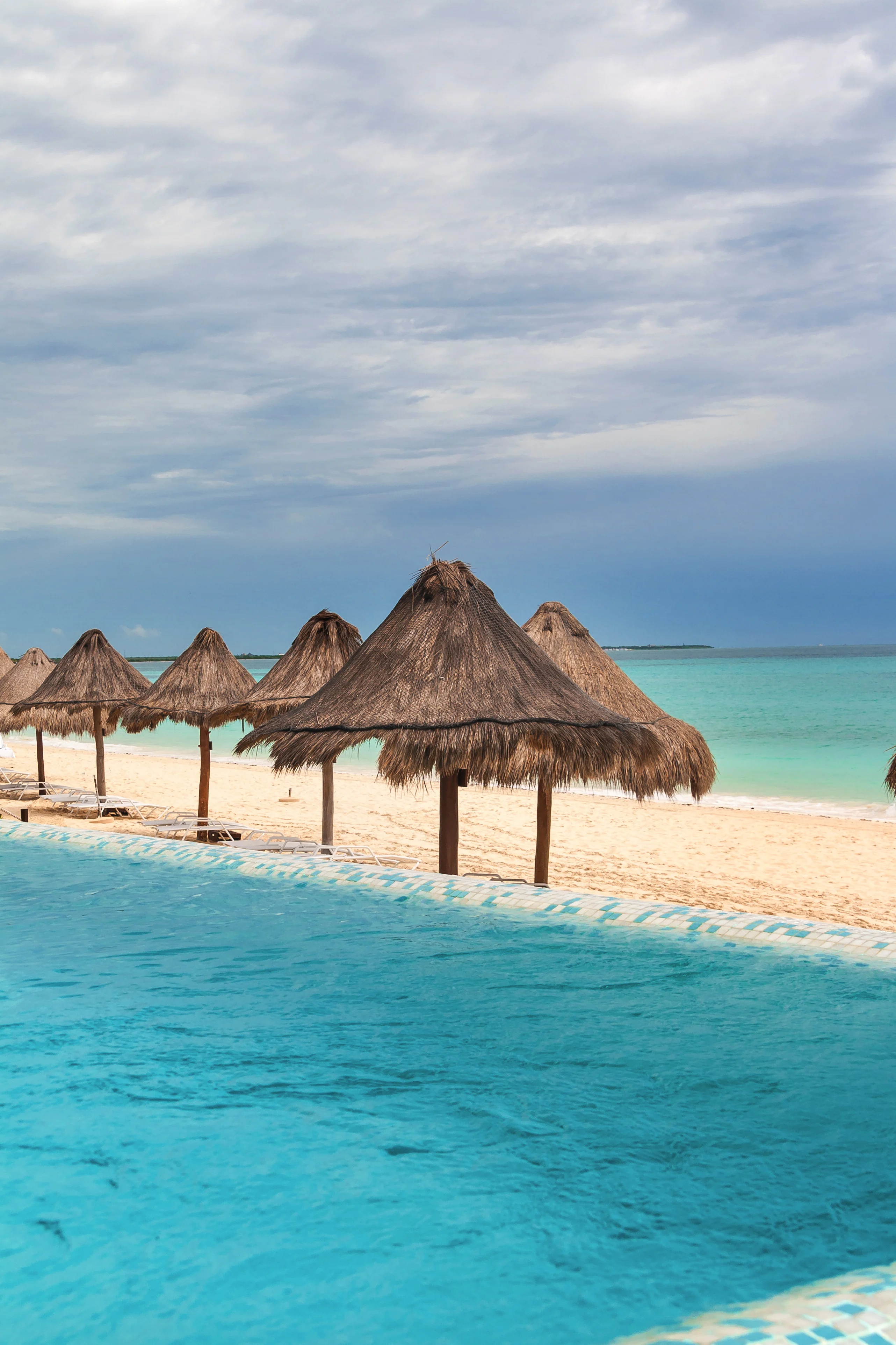 6 incredible hotels and resorts with unique water arrivals