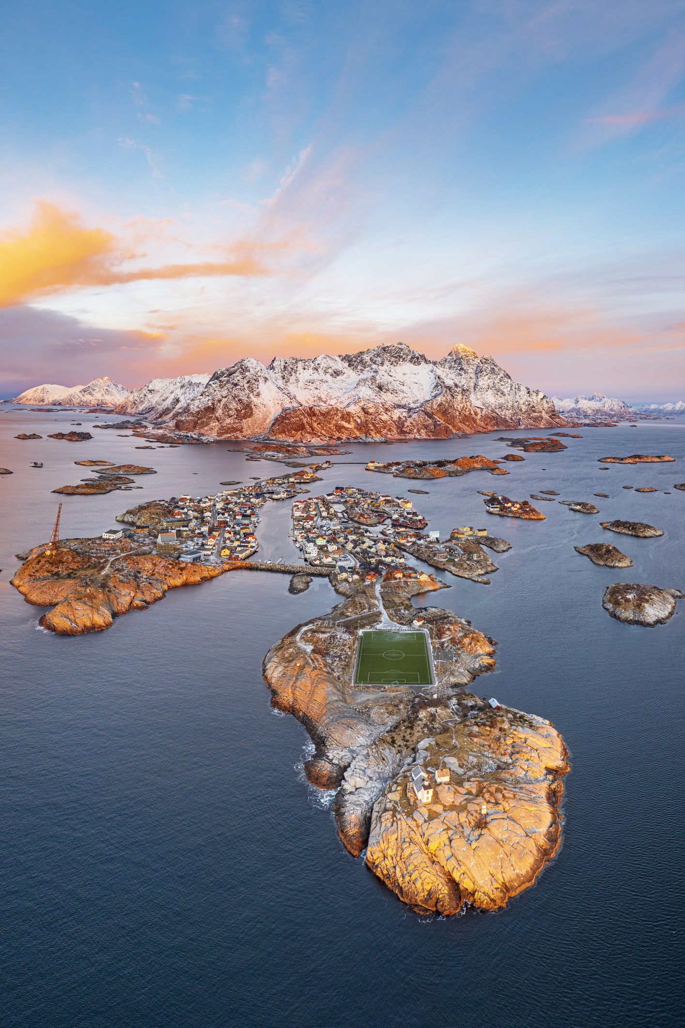 Henningsvaer Stadium  สนามฟุตบอลสวยที่สุดในโลก