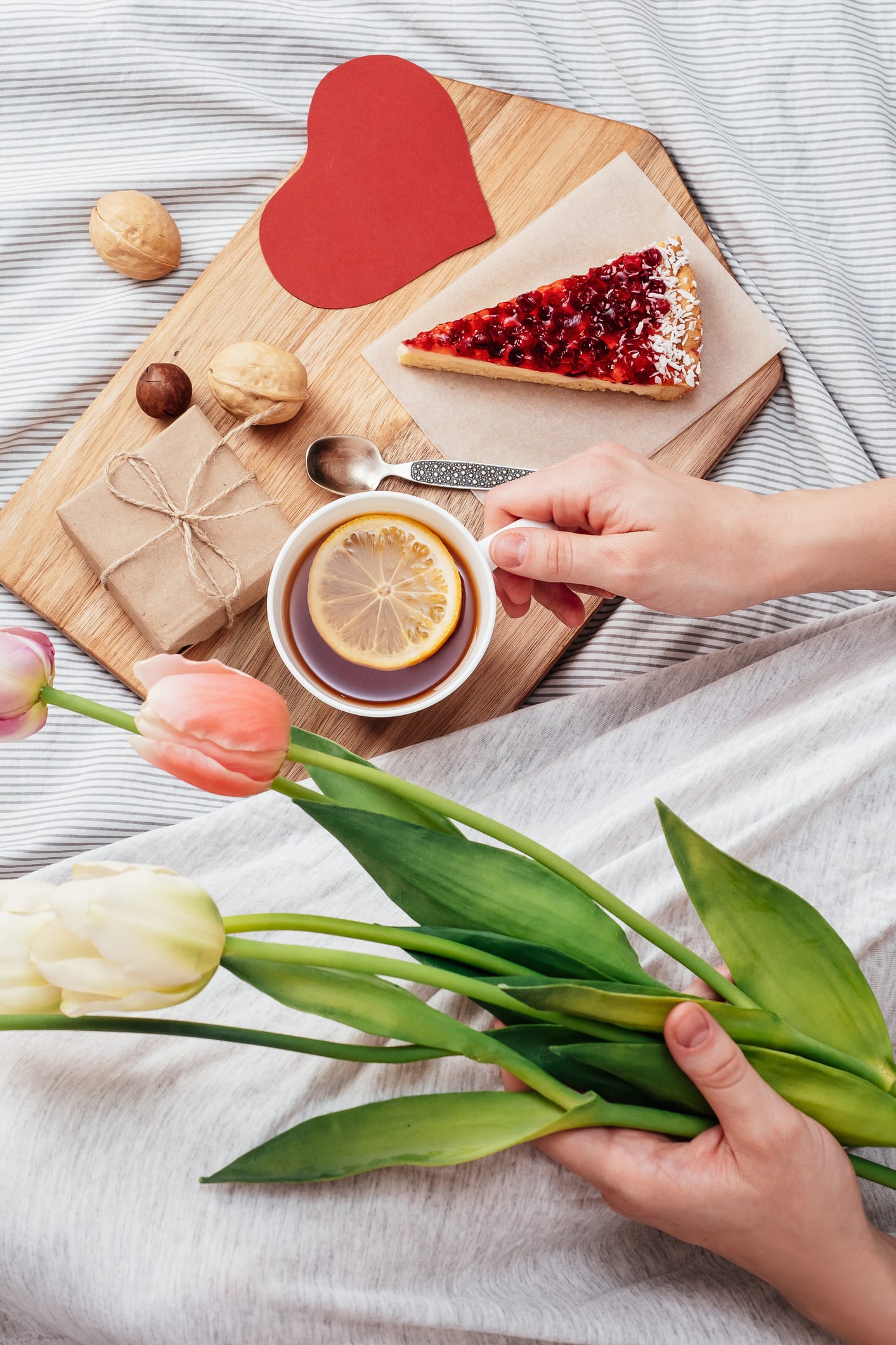 ¿El saludo es «buen día» o «buenos días»? Esto es lo que dice la RAE