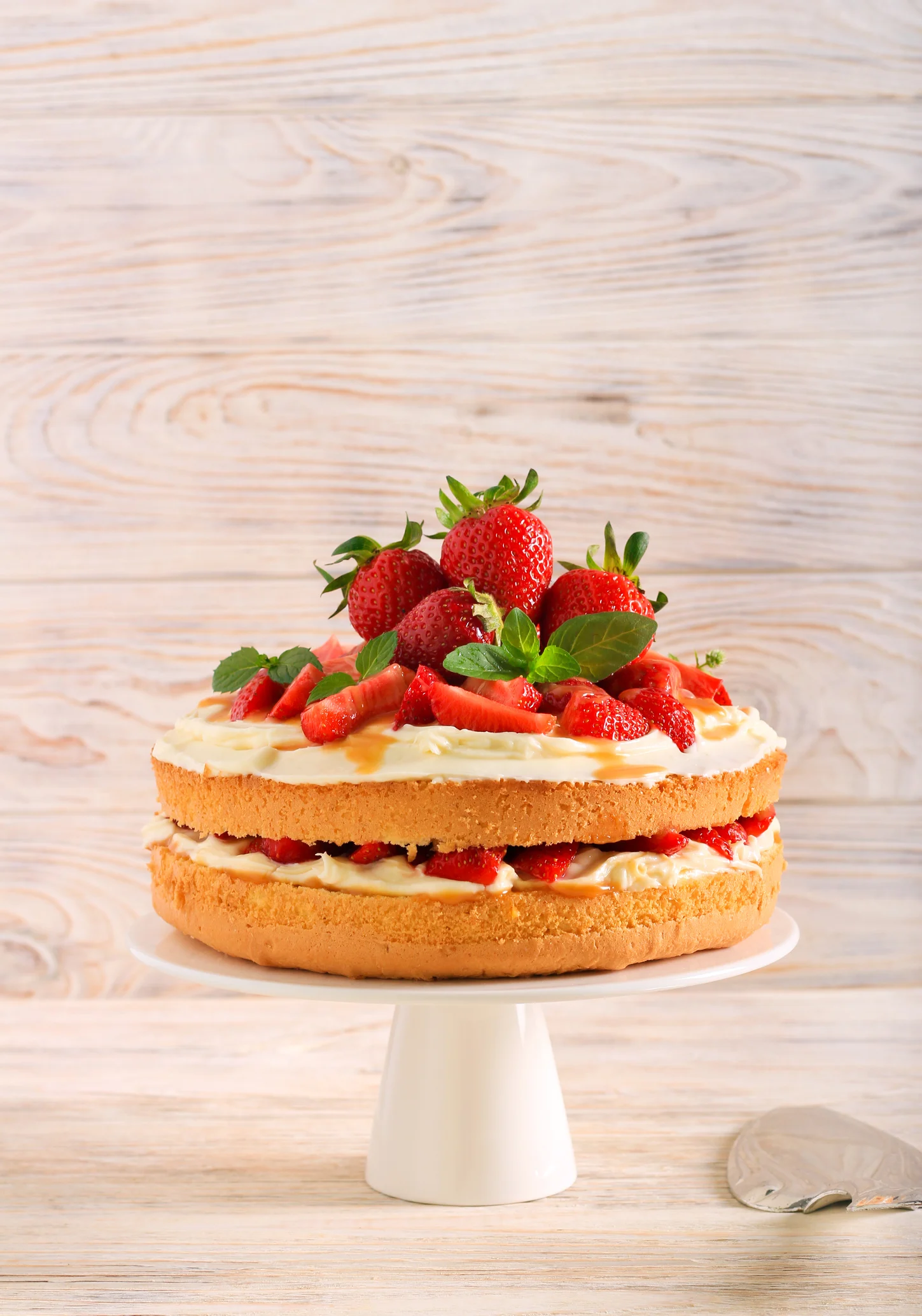 Crostata morbida ripiena di crema e fragole | Soffice e golosa