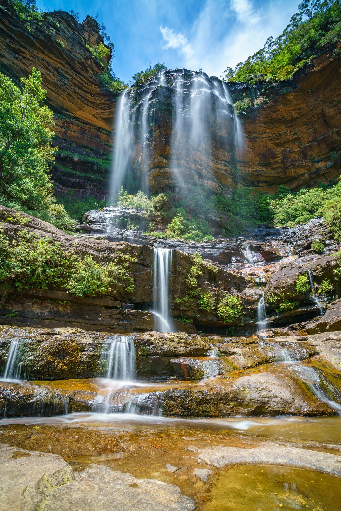 Hikers discover a hidden rock arch in the middle of the Blue Mountains
