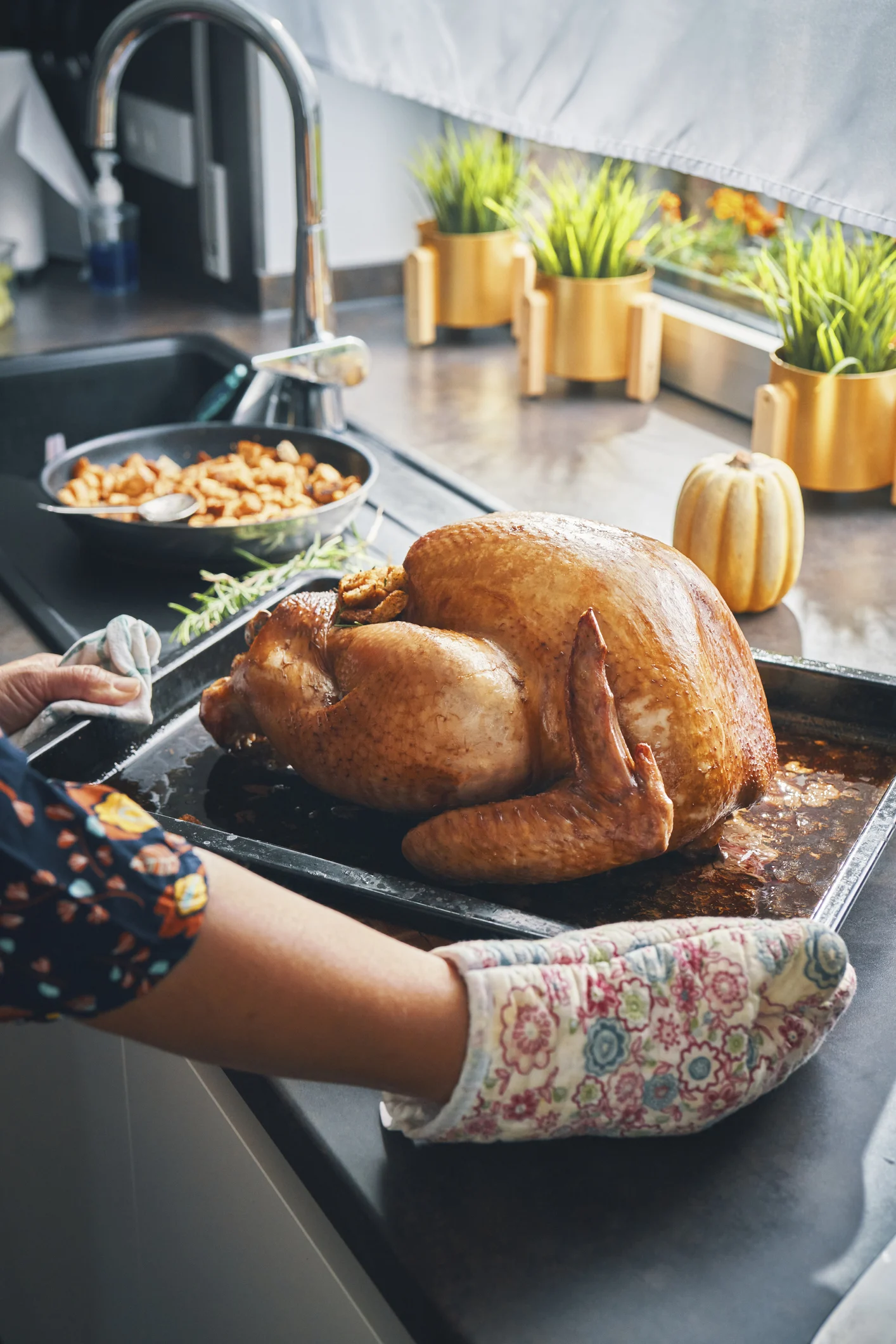 Mums share clever 10p hack to get ovens sparkling clean