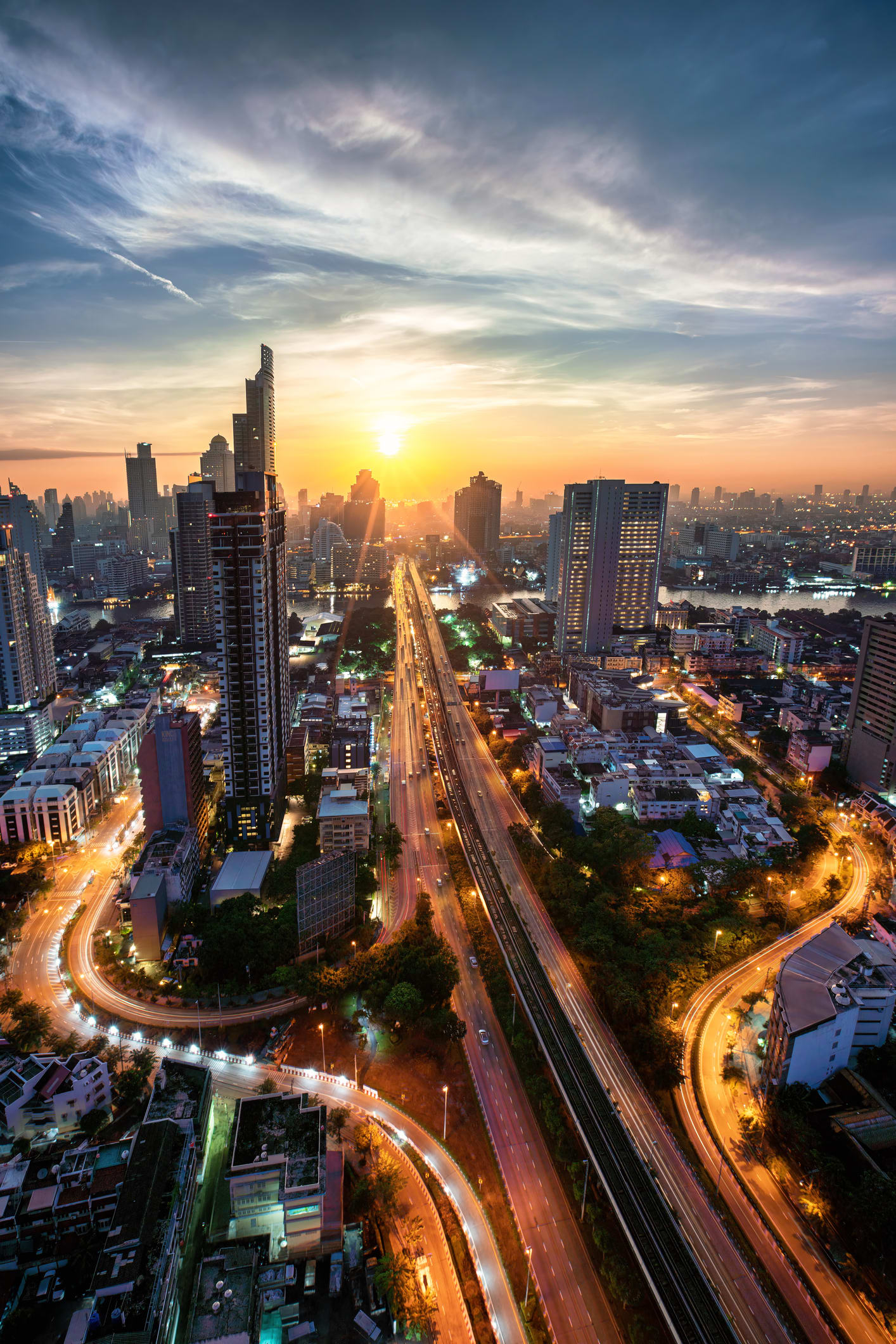 แชมป์ 5 ทำเลราคาที่ดินแพงที่สุด ‘ถนนวิทยุ’ ปรับขึ้นกว่า 33% REIC ระบุที่ดินเปล่าแนวรถไฟฟ้าขยับขึ้นต่อเนื่อง