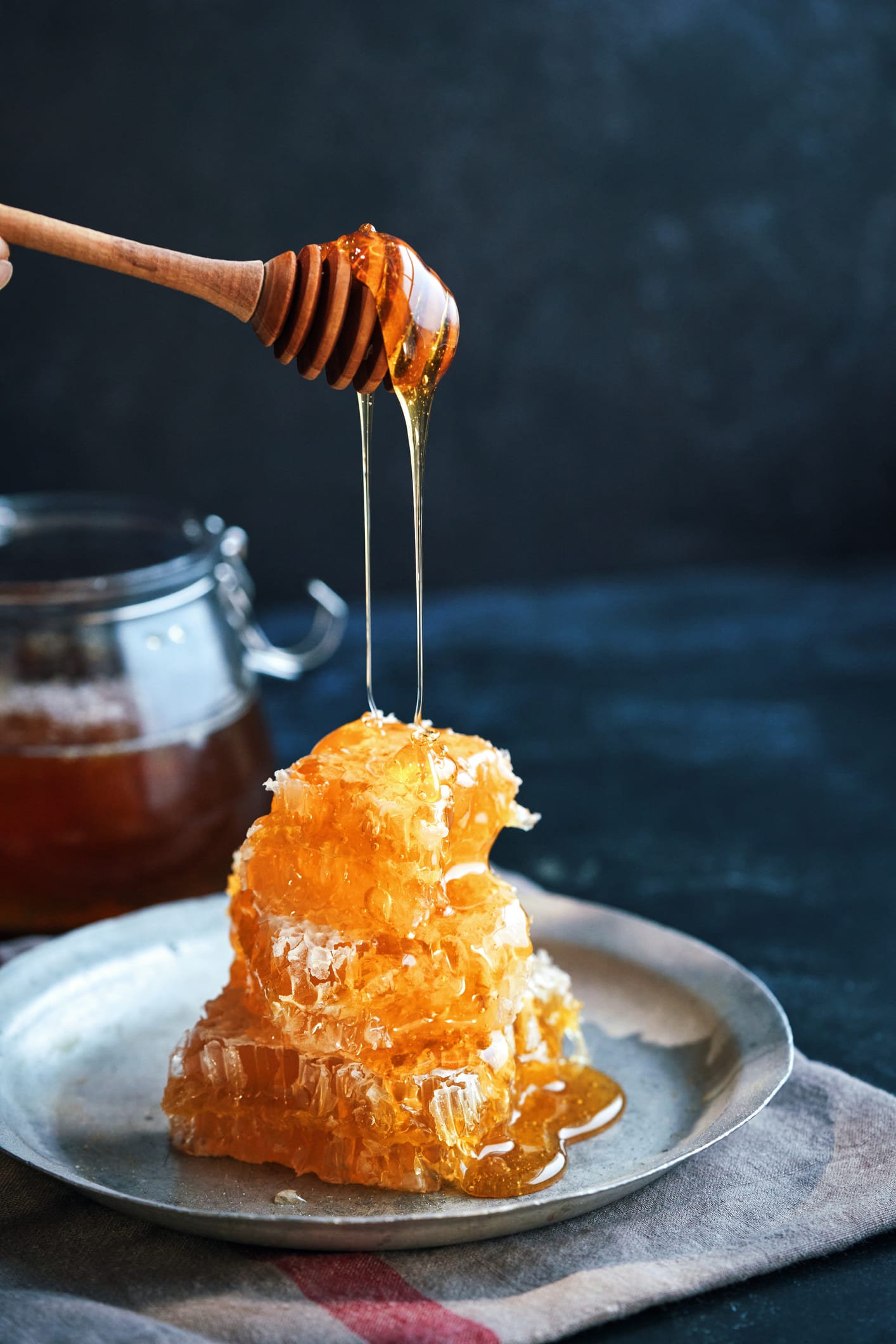 فوائد خارقة لشمع العسل و هذه أهمها