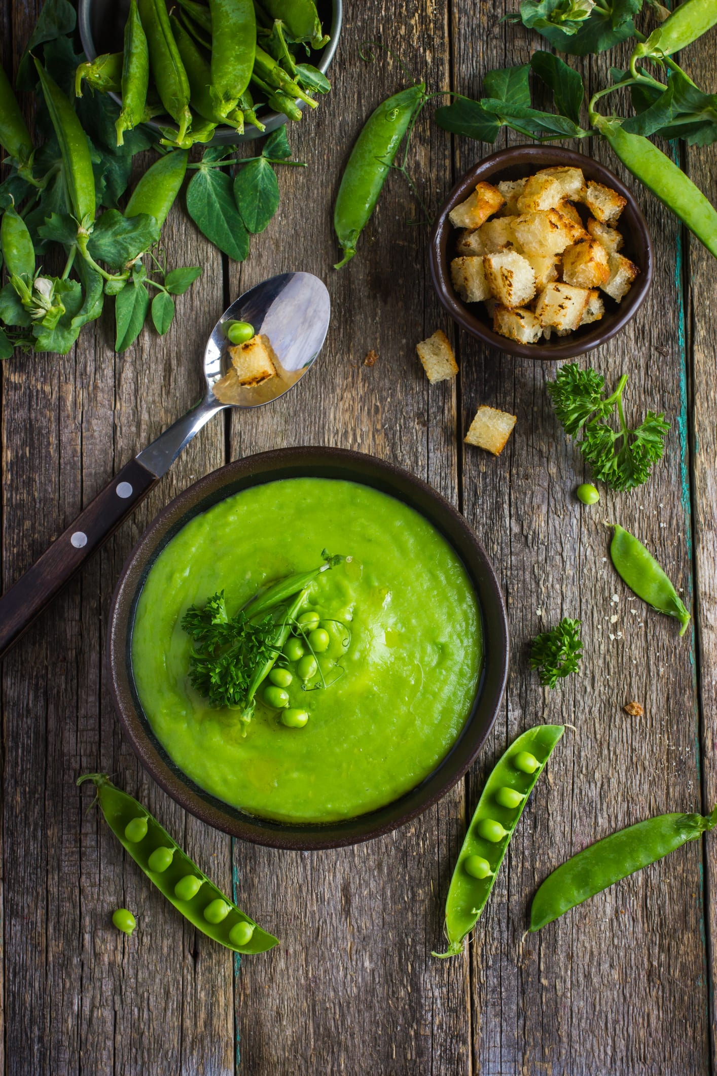 Piselli, mozzarella e bacon | Una zuppa così gustosa non l’hai mai mangiata