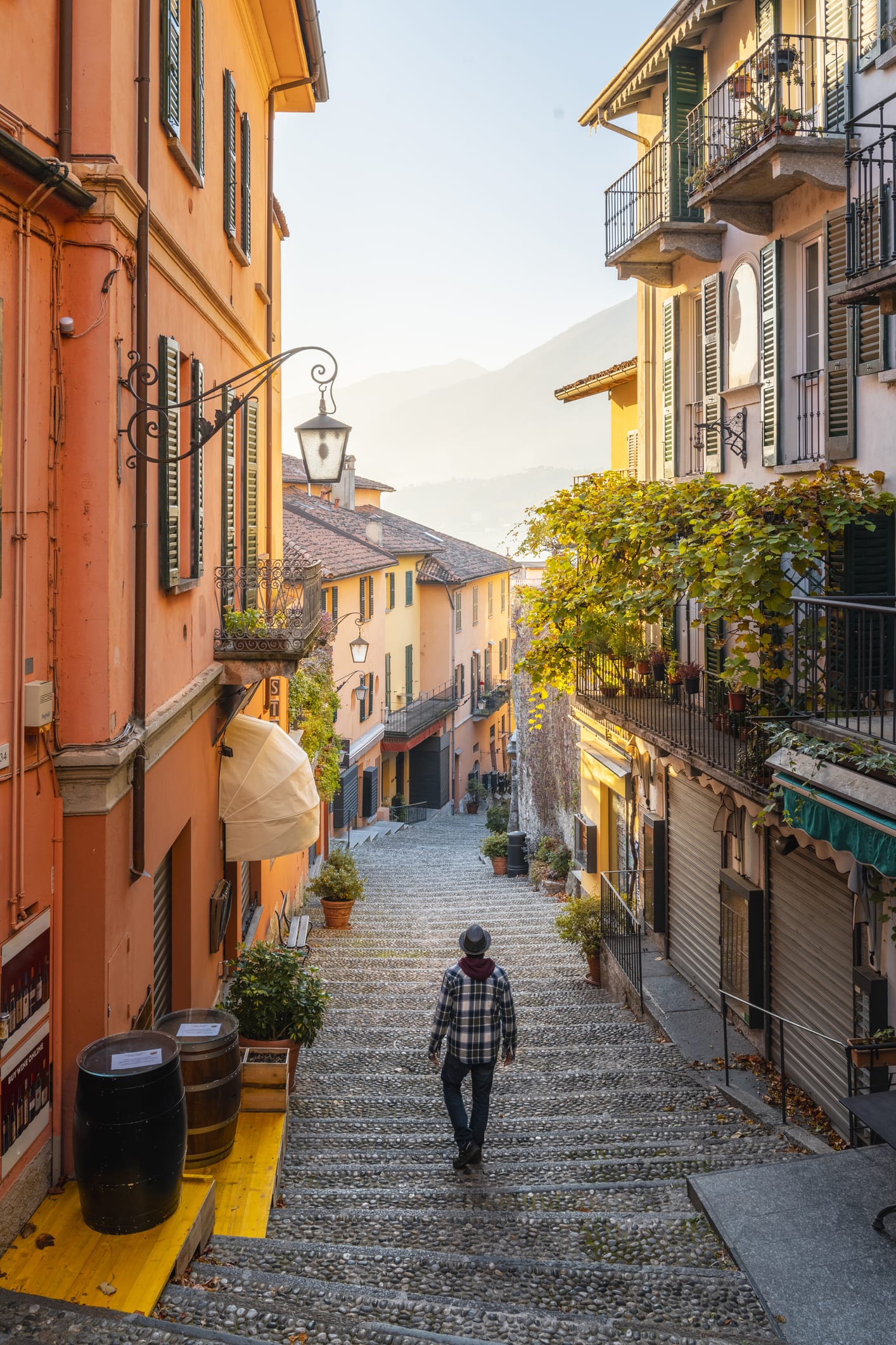 How to save money when travelling and flying