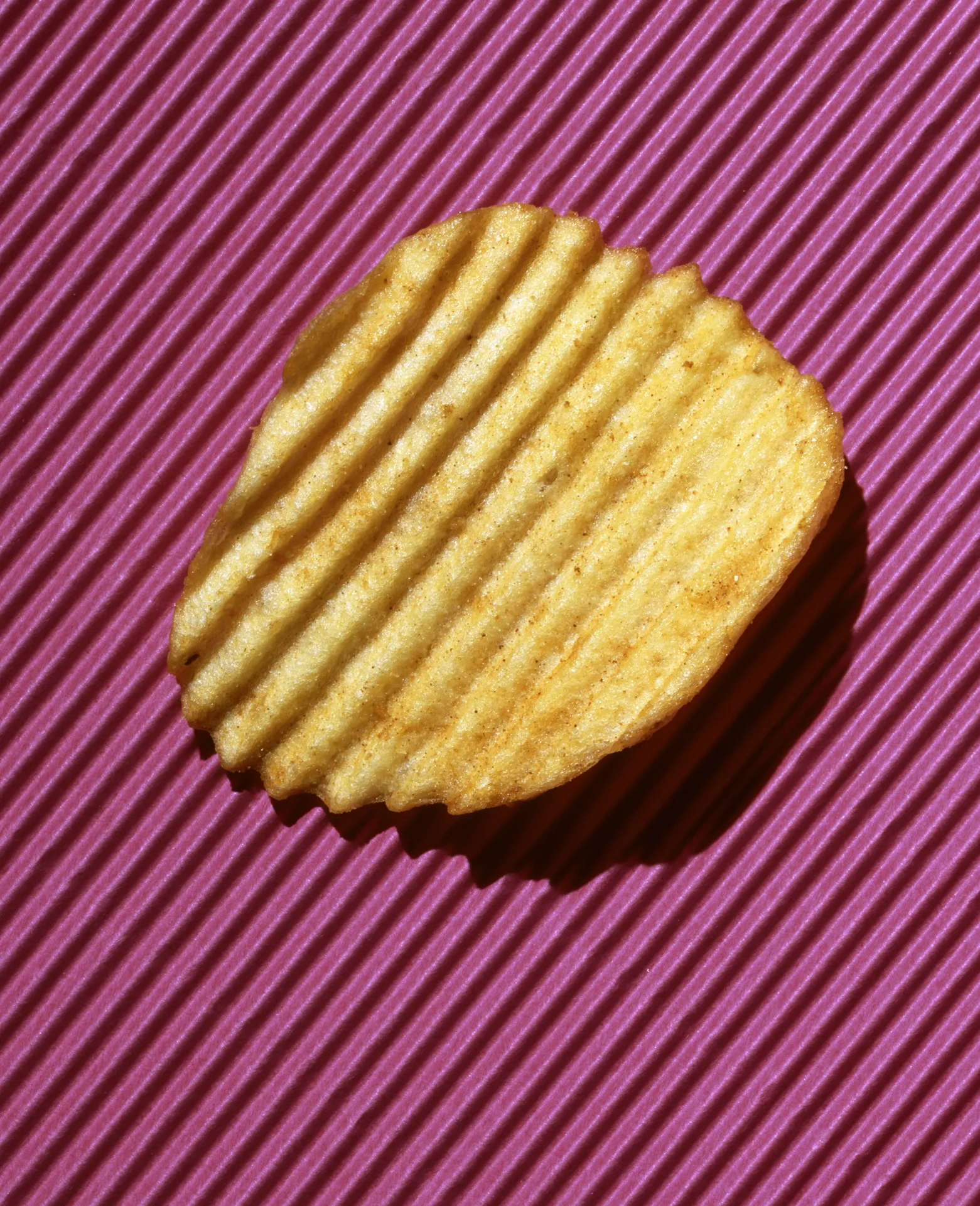 ¿Por qué nos venden bolsas de papas fritas llenas de aire? La ciencia lo explica