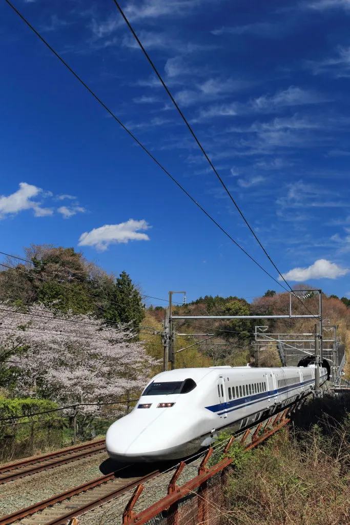 新幹線の座席が家の中にある暮らしが羨ましすぎると話題！