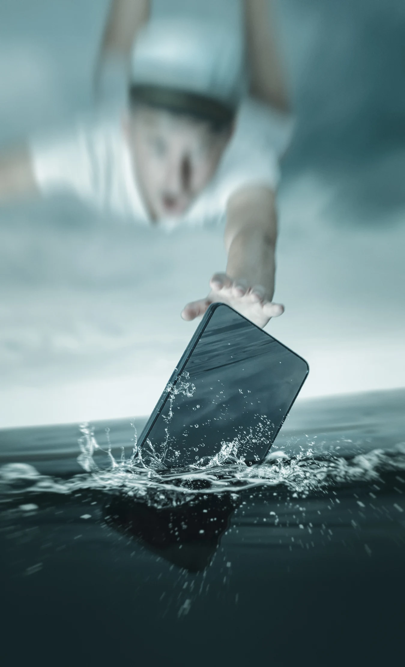 Smartphone in acqua: è possibile che smetta di funzionare?