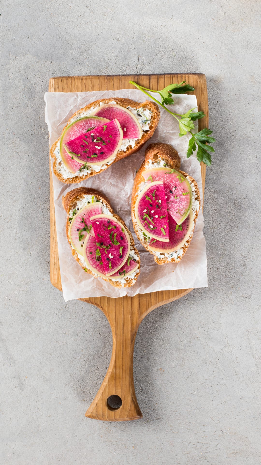 Mum makes PINK sandwiches for her little girl