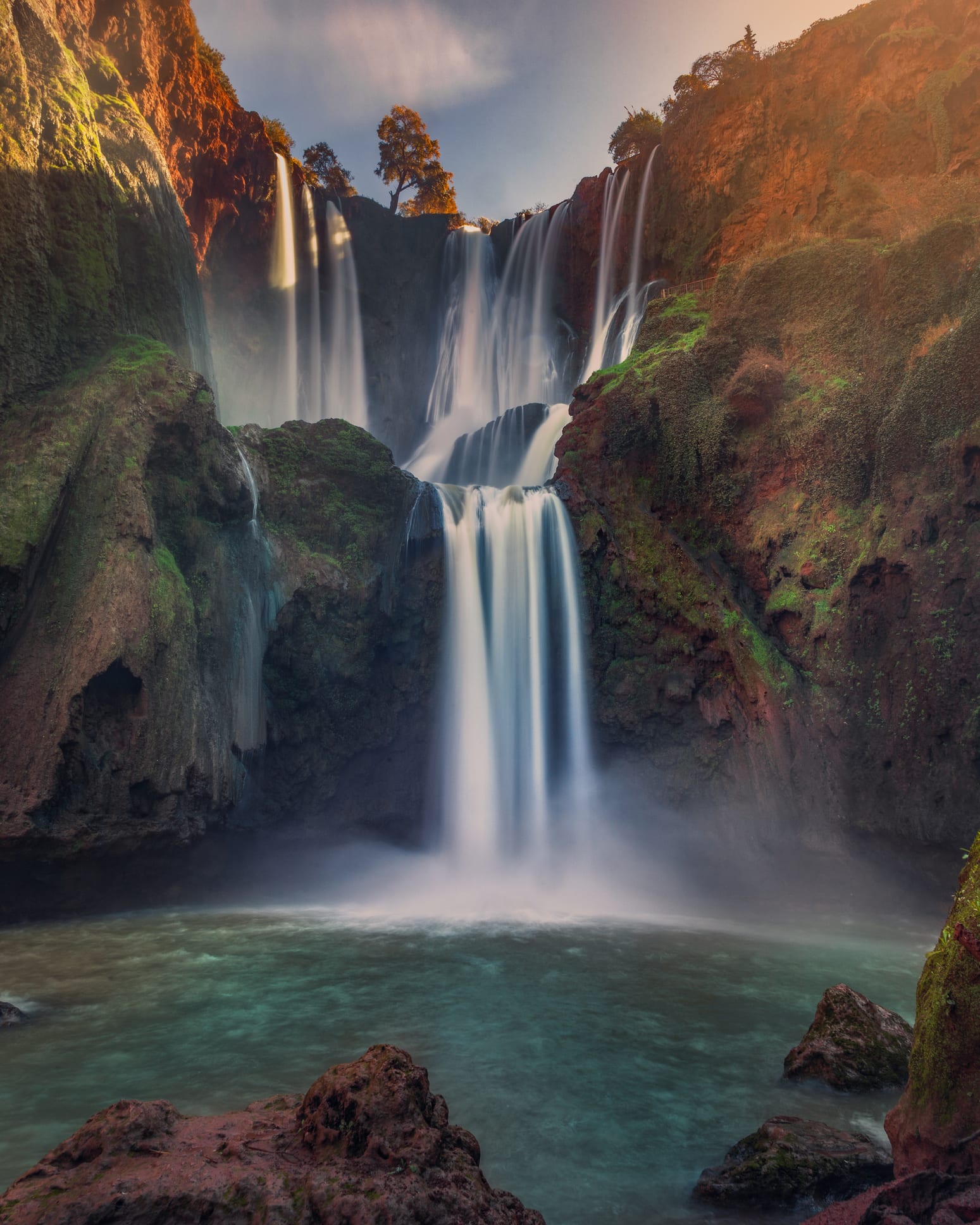 14 น้ำตกลาวใต้ สวยจับใจ ธรรมชาติยิ่งใหญ่งดงาม