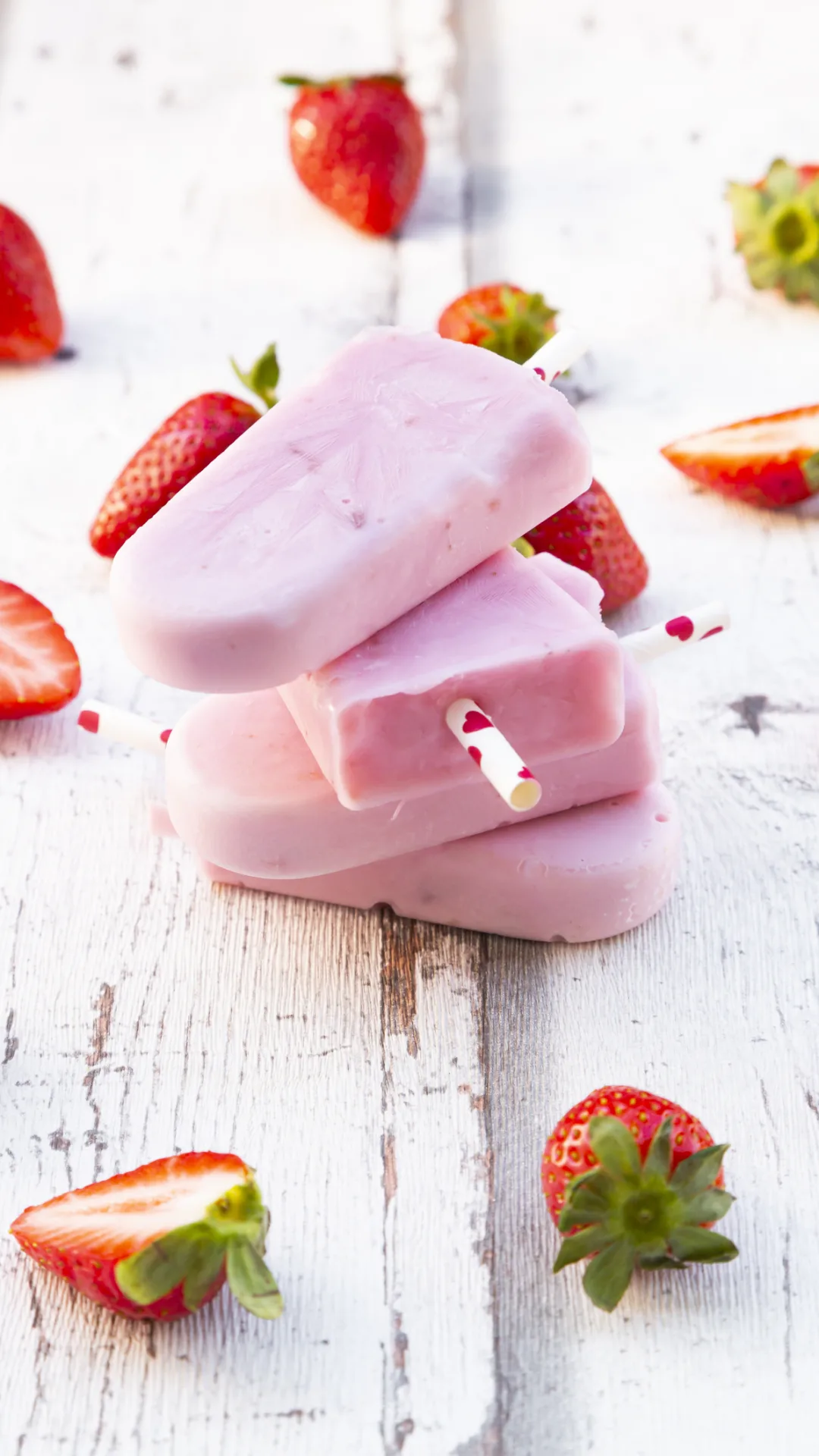 Postre casero y saludable, con 3 ingredientes unas paletas de fresas