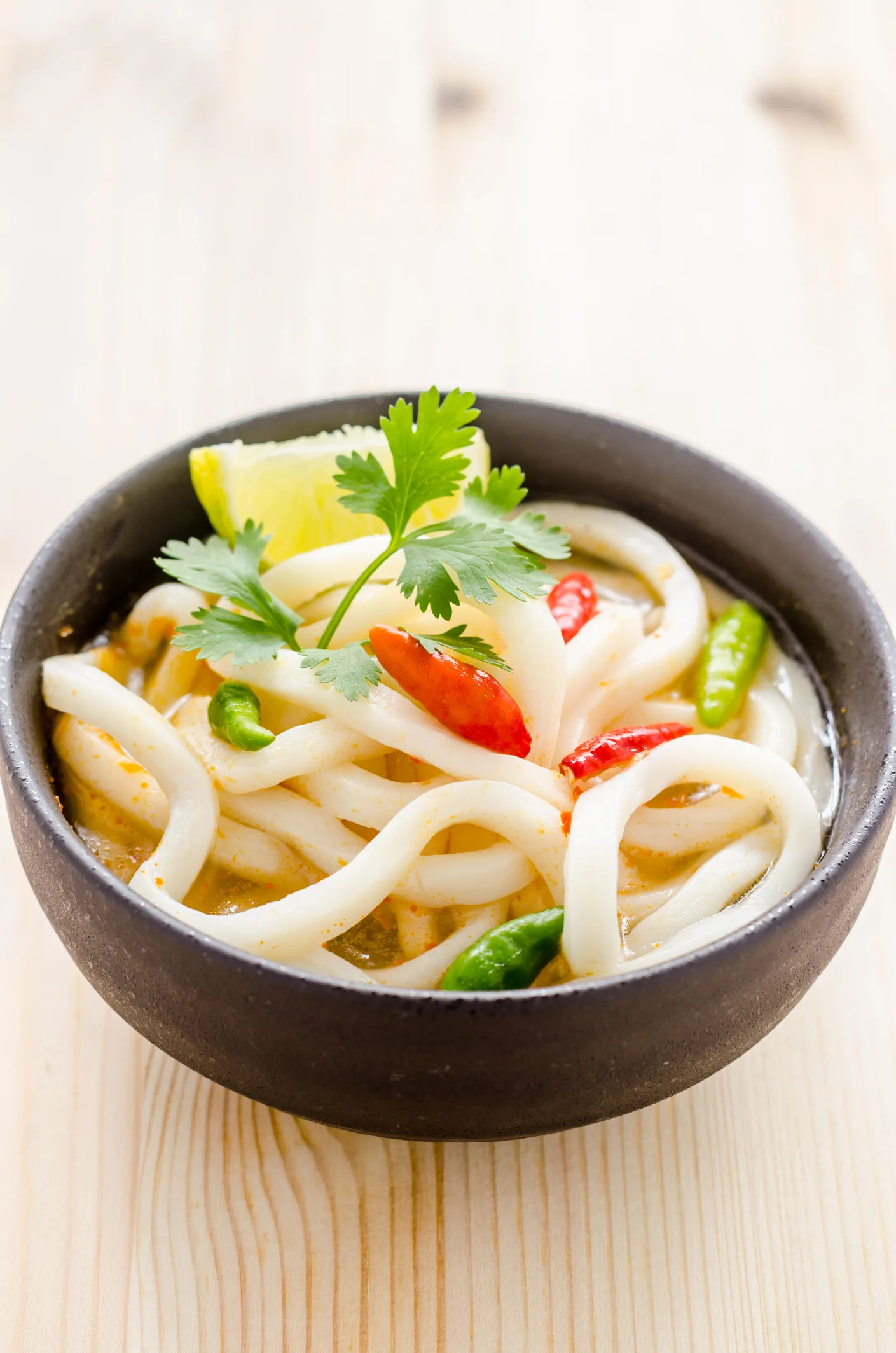 そばやうどんの「残り汁」、排水口に流しても問題ない? カップ麺の場合は?