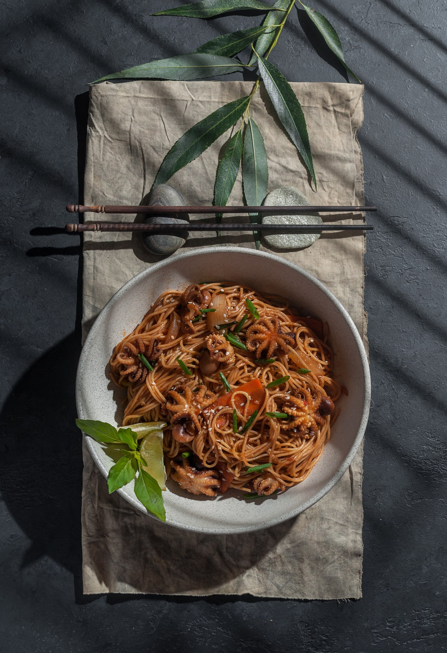 ไอเดียเจ๋ง! แพกเกจจิ้งบะหมี่กึ่งสำเร็จรูปละลายน้ำกลายเป็นซอส ช่วยลดขยะที่ไม่จำเป็น