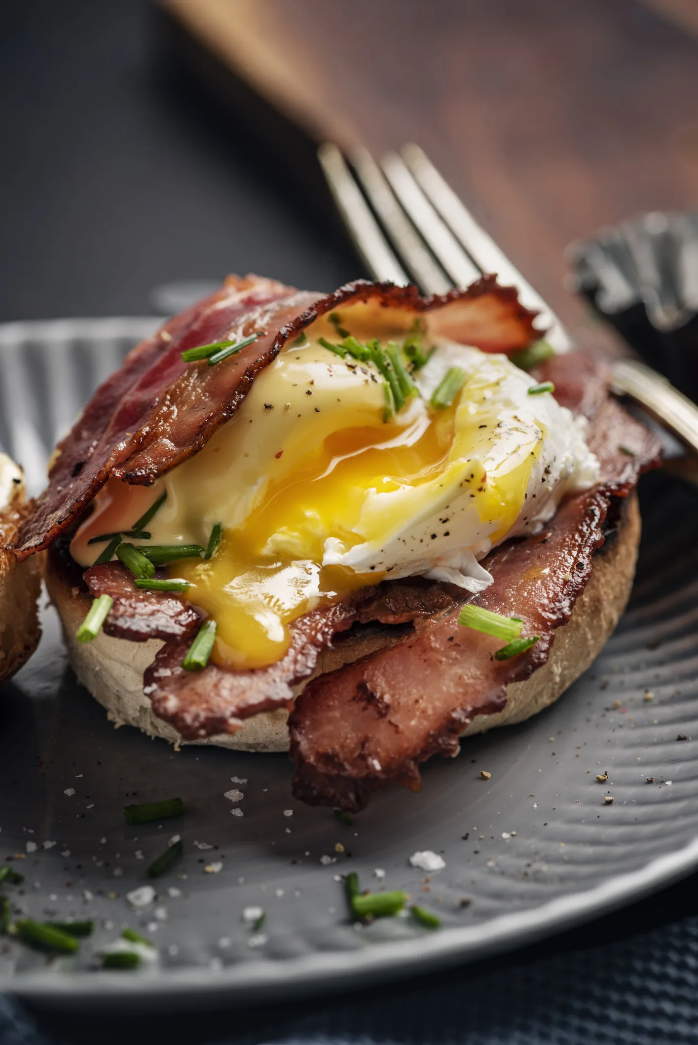 ¿Los huevos van en el refrigerador o no?