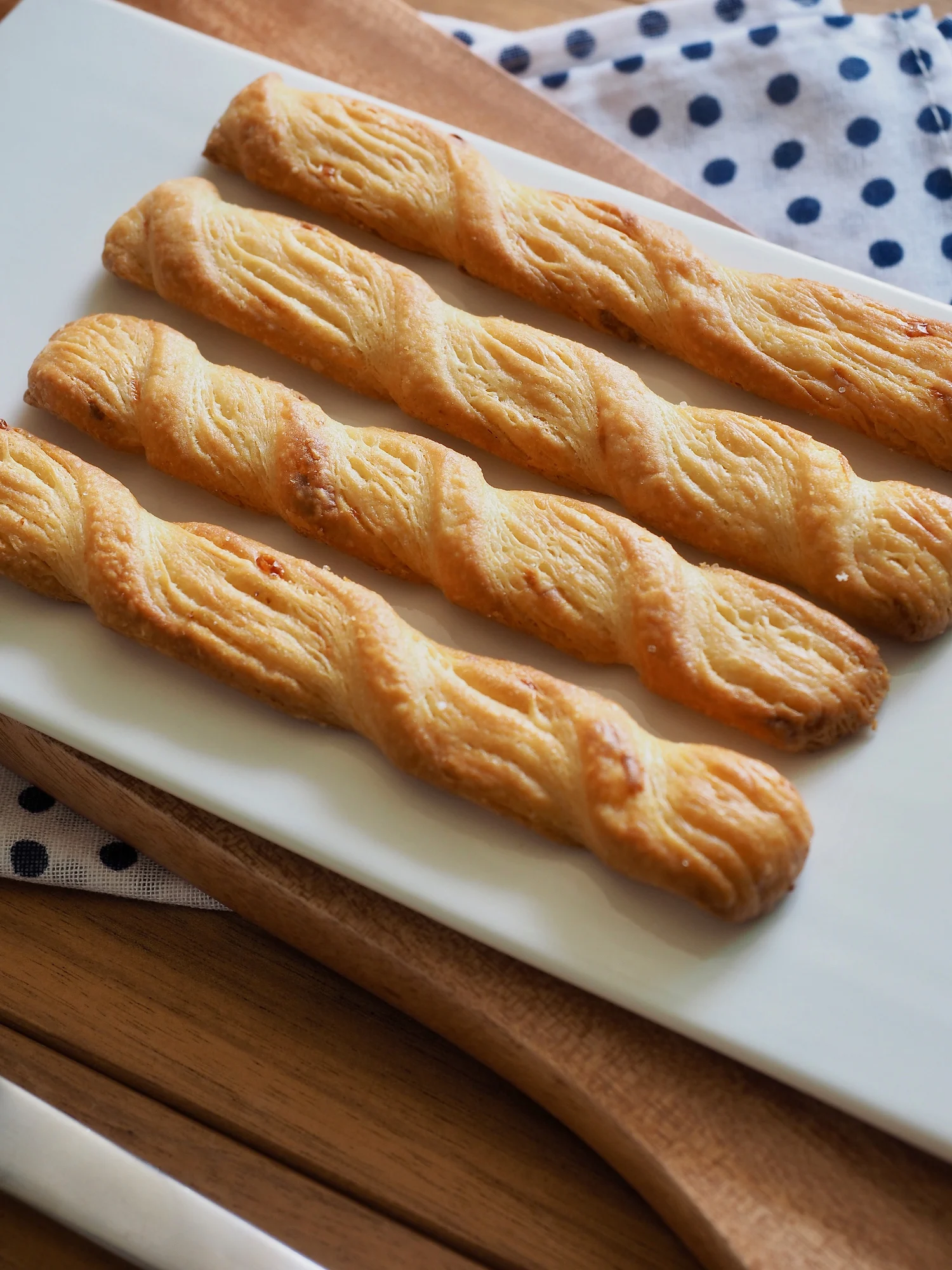 Muy fácil y con pocos ingredientes, prepara unos rollitos de queso