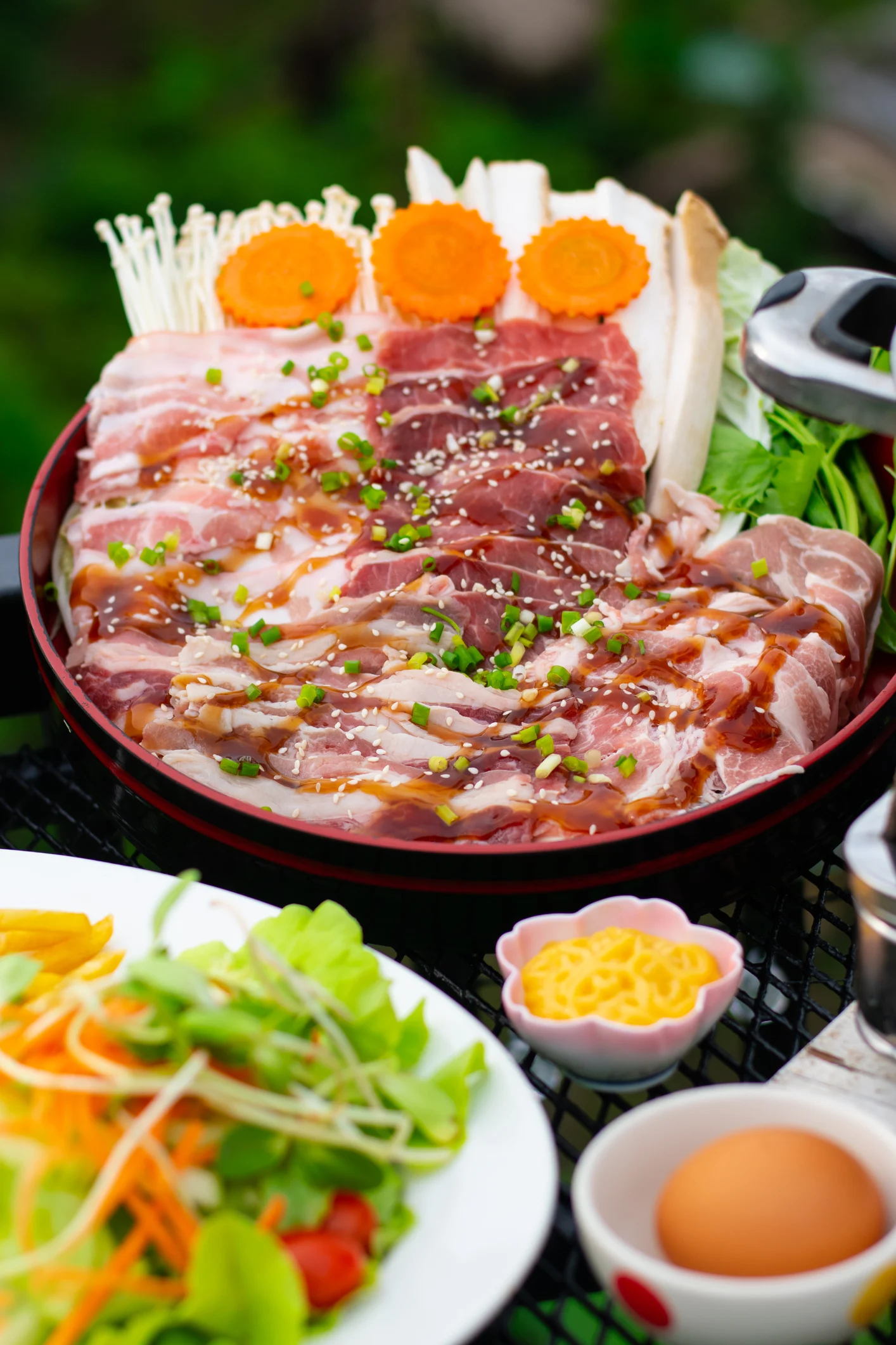 คอชาบูห้ามพลาดเนื้อวัวเนื้อหมูชั้นดี น้ำซุปน้ำจิ้มสูตรเฉพาะแยกหม้อน้ำซุป