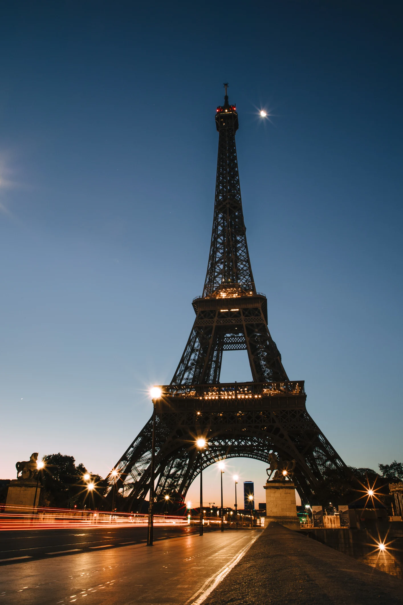 Eiffel Tower gets six metre addition