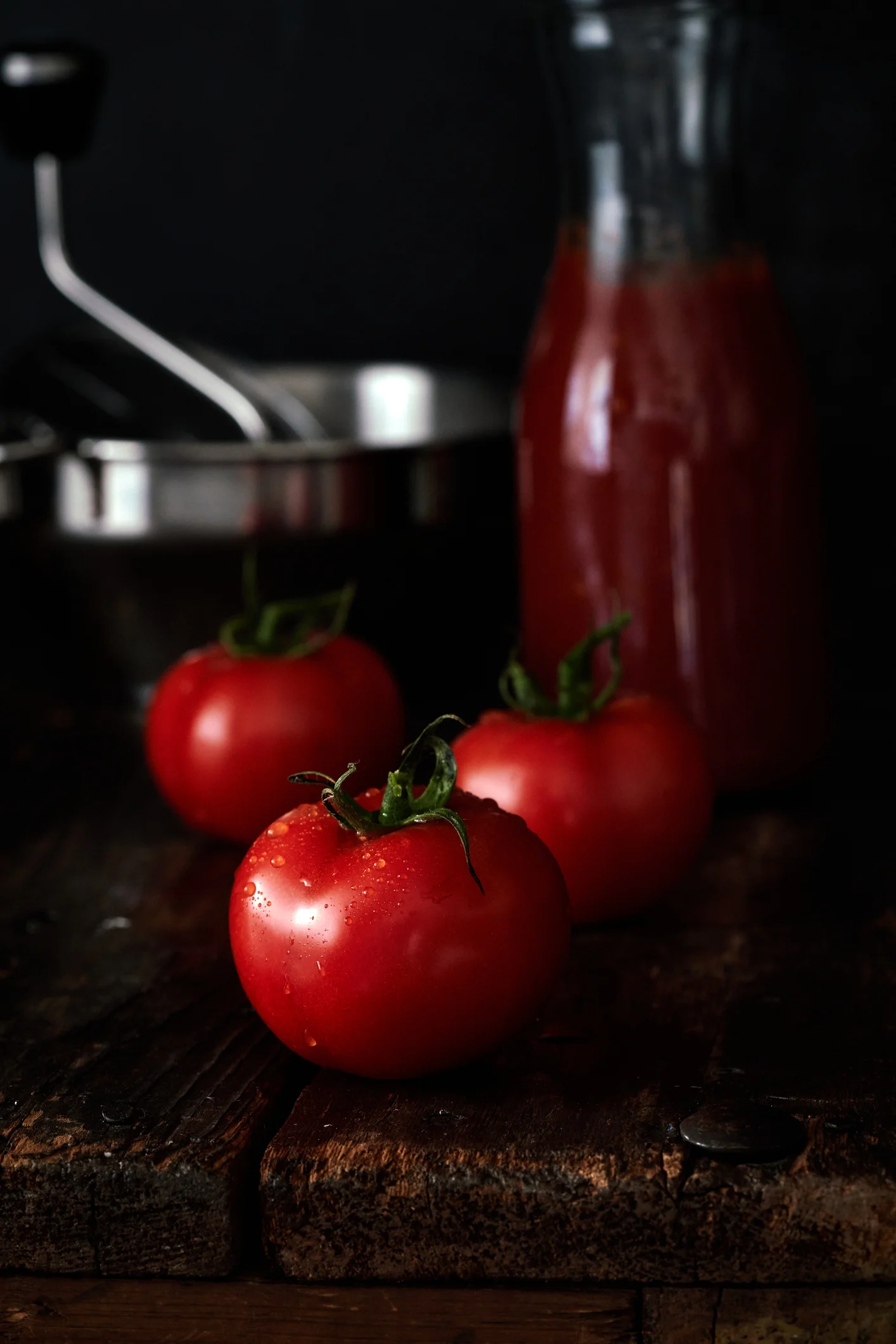 Non solo all’insalata, alla piastra e con la pasta, i pomodori sono buonissimi anche così